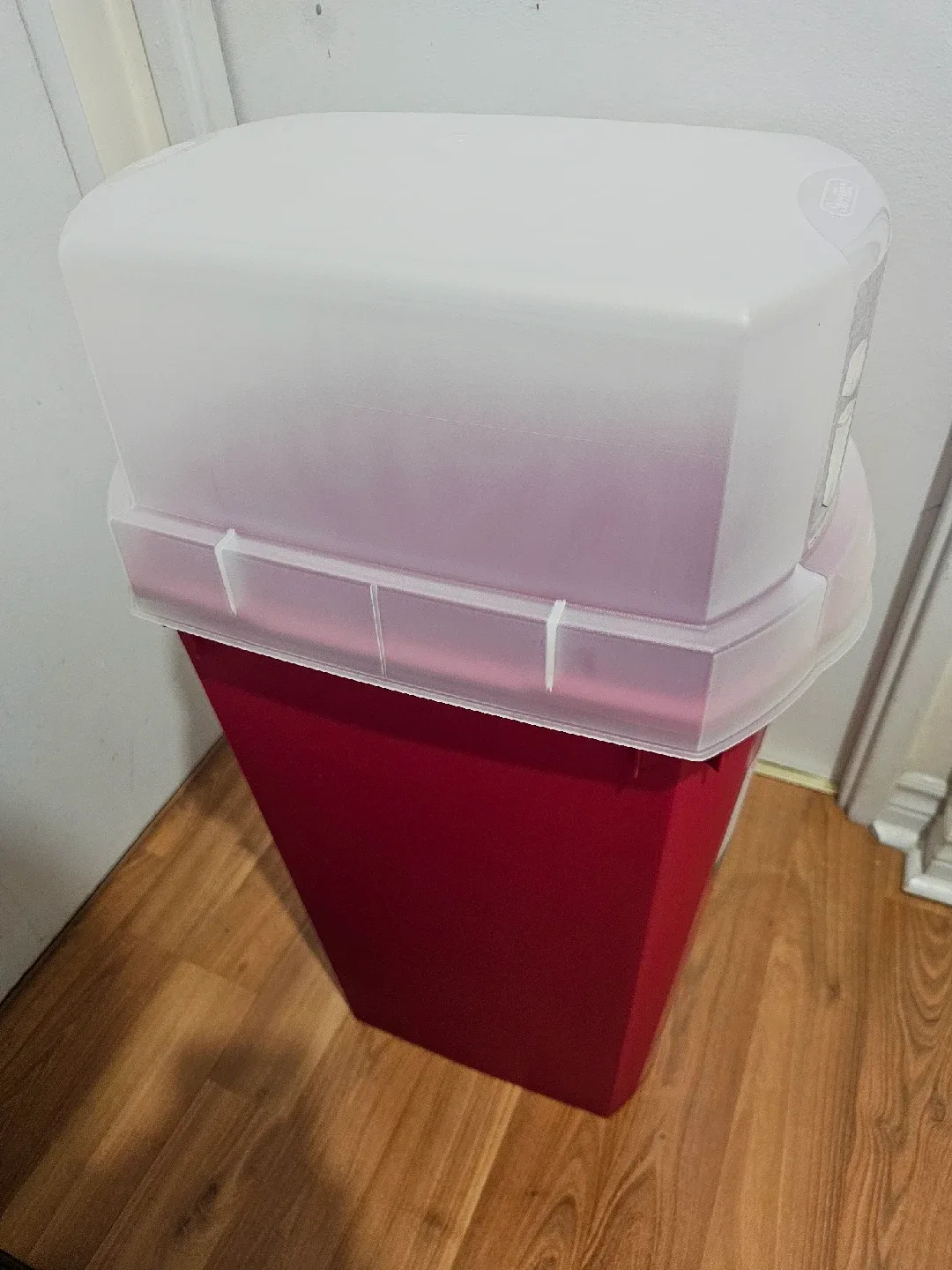 Sterilite Red Gift Wrapping Paper Storage Box 🎁 image indicator(2)