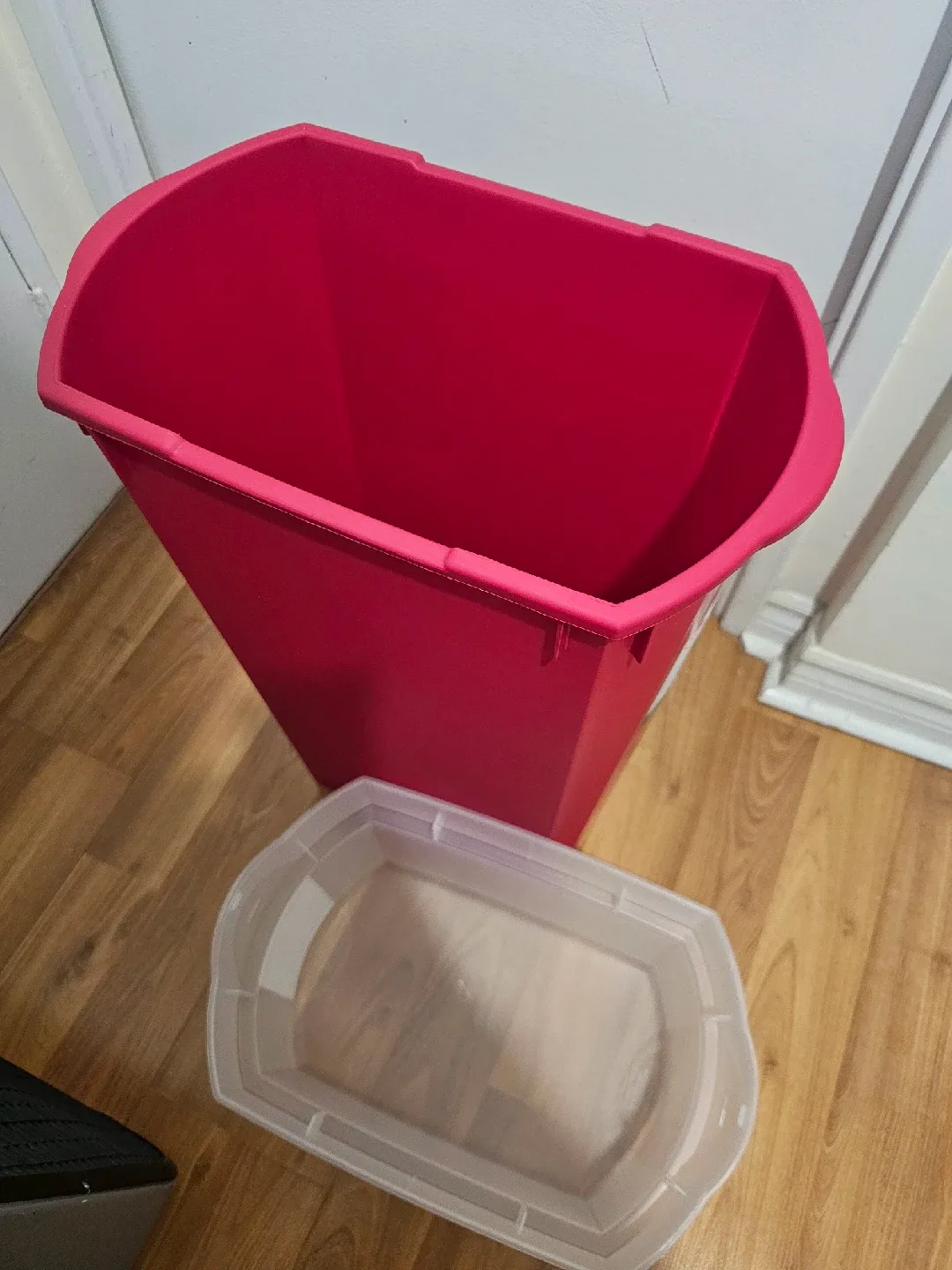 Sterilite Red Gift Wrapping Paper Storage Box 🎁 image indicator(3)