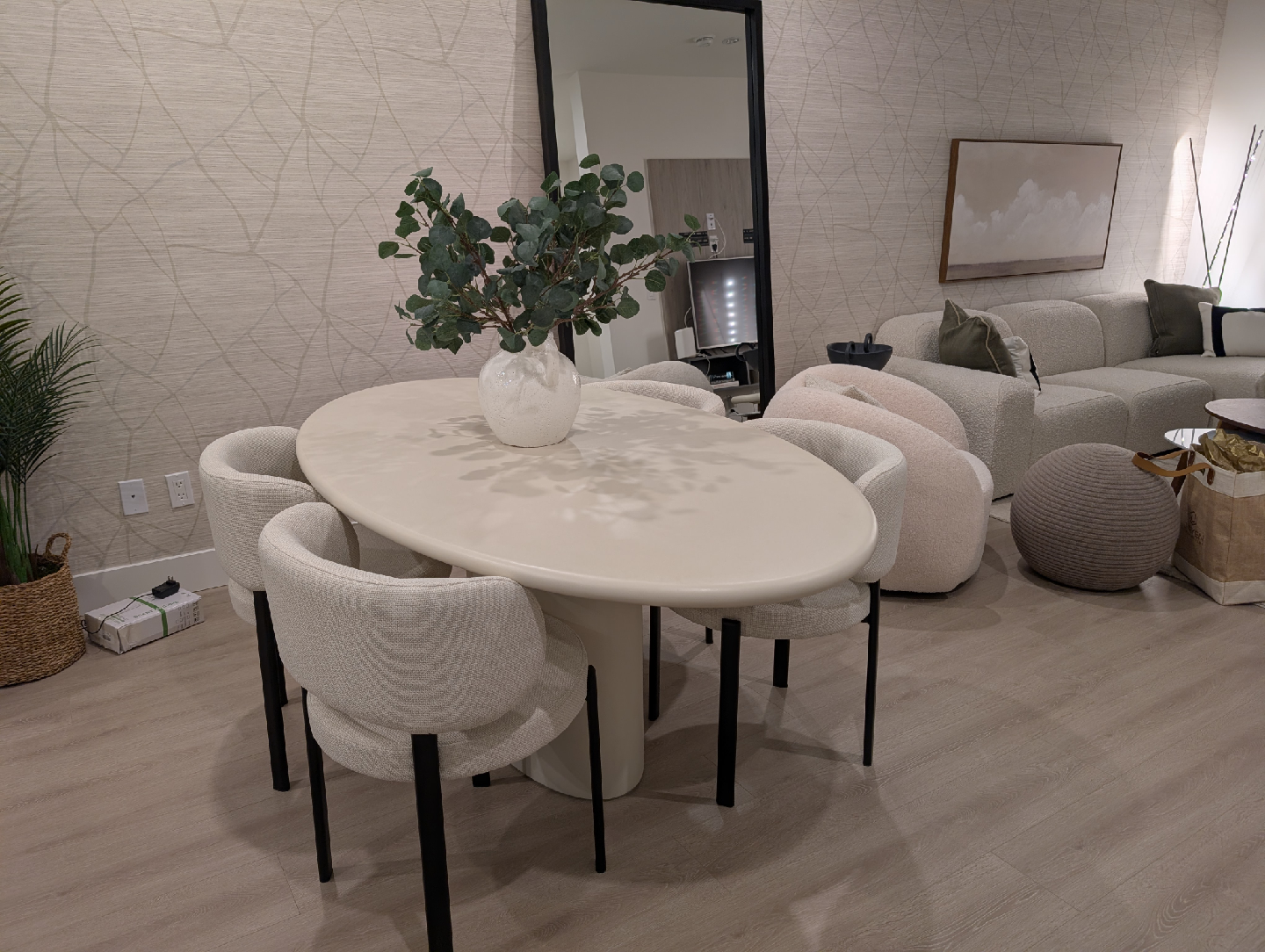 Designer Dining Table & 4 Chairs – Mobital / Showroom Quality - photo 3