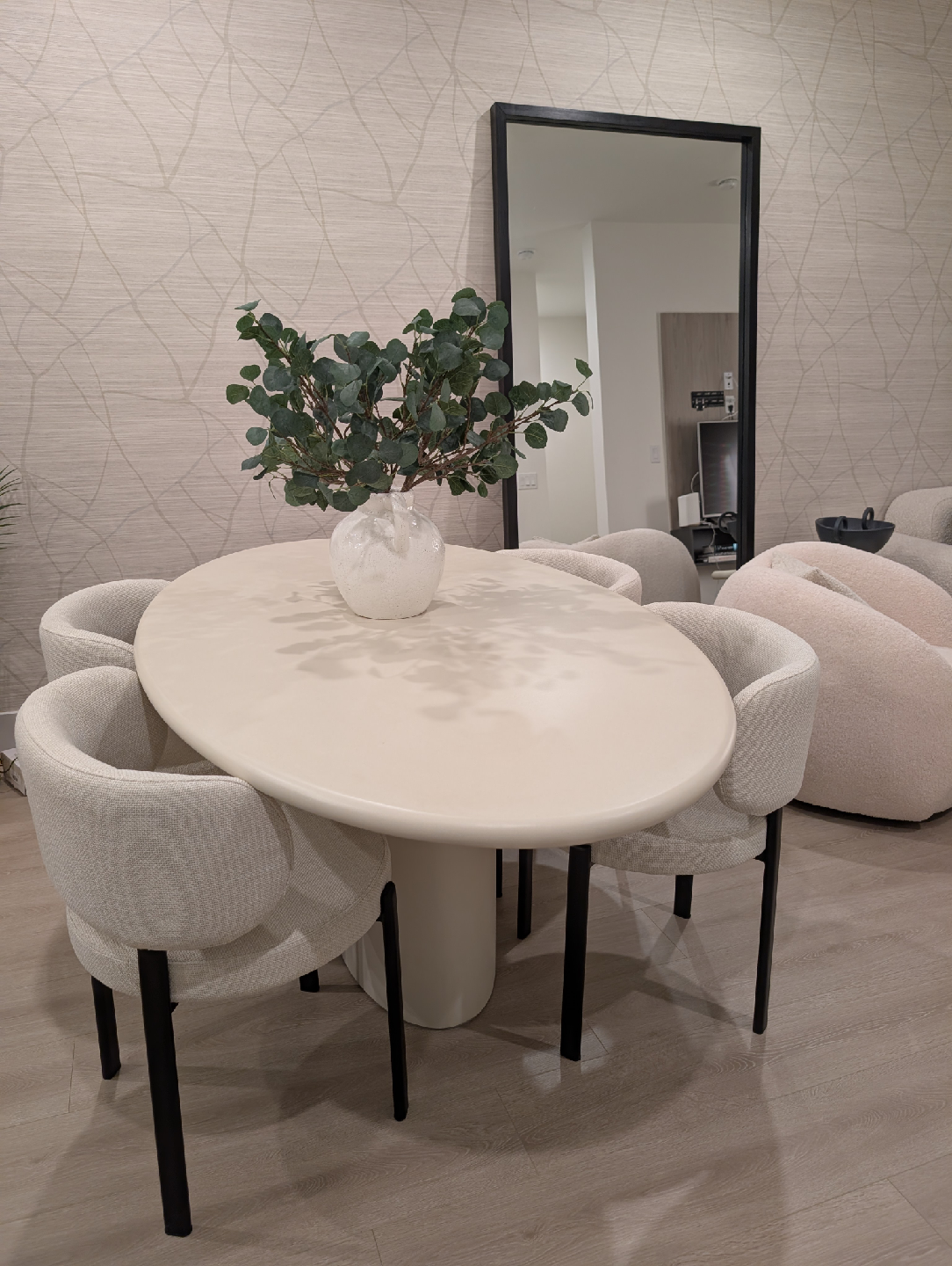 Designer Dining Table & 4 Chairs – Mobital / Showroom Quality - photo 4