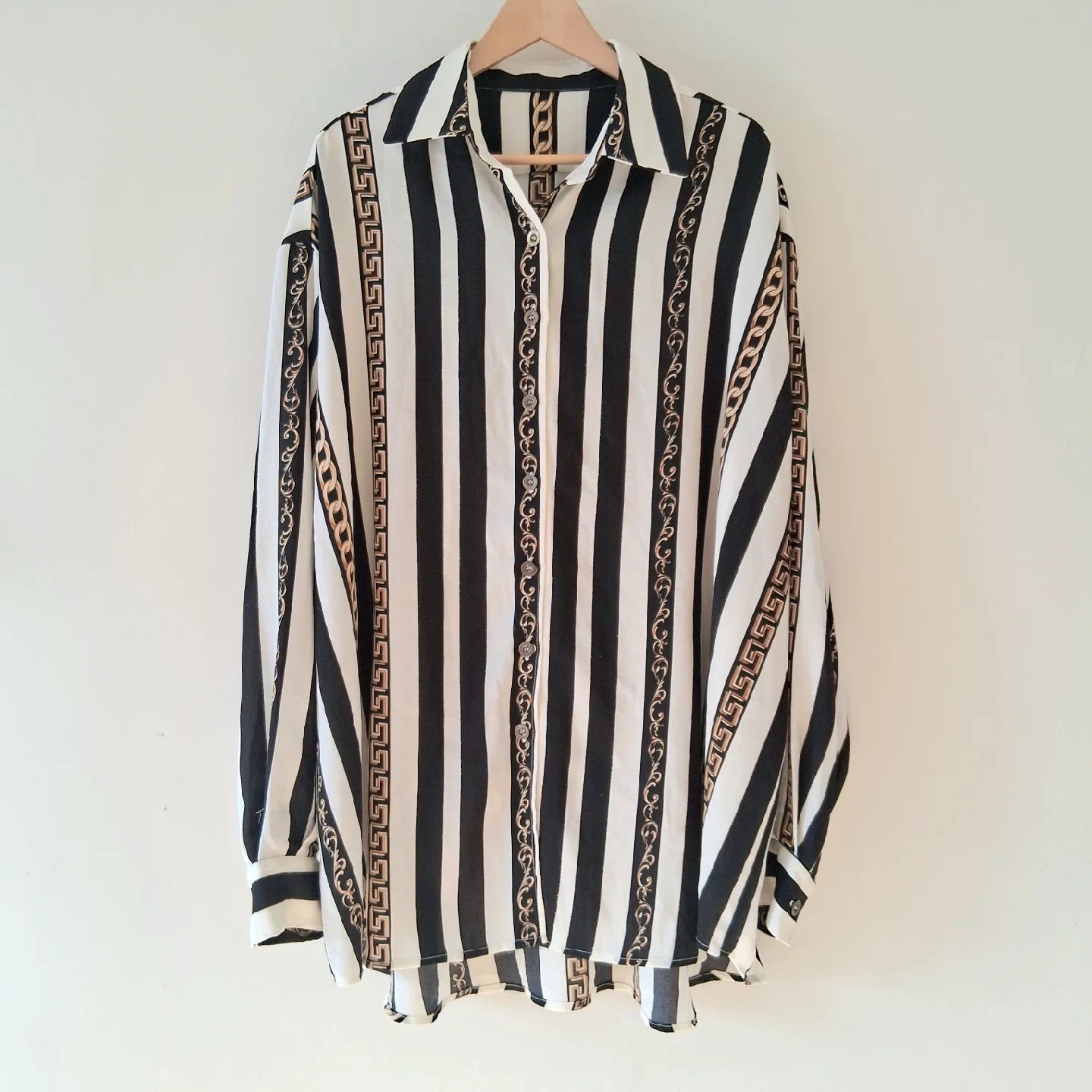 Oversized Shirt, Best Offer 💰 or Trade for Plant Cuttings🌷 thumbnail