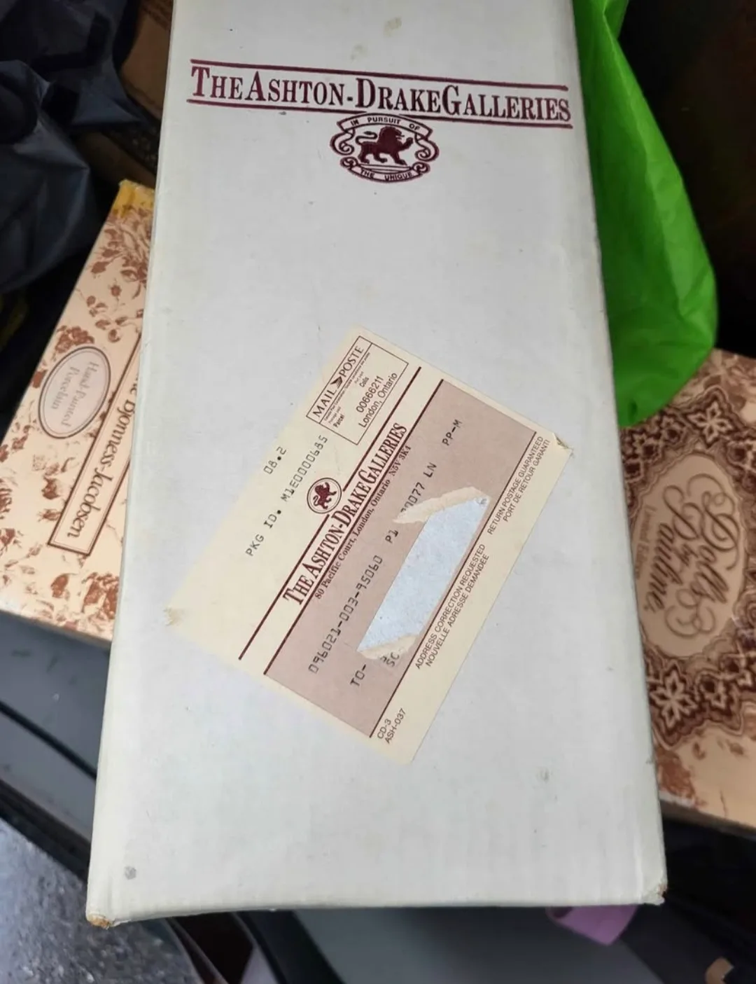 Ashton-Drake Galleries "Sugar Plum" Doll image indicator(2)