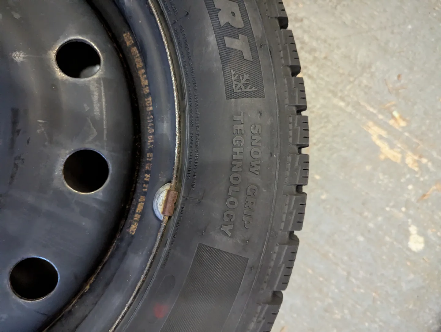 Honda Civic Winter tire for sale! image indicator(5)