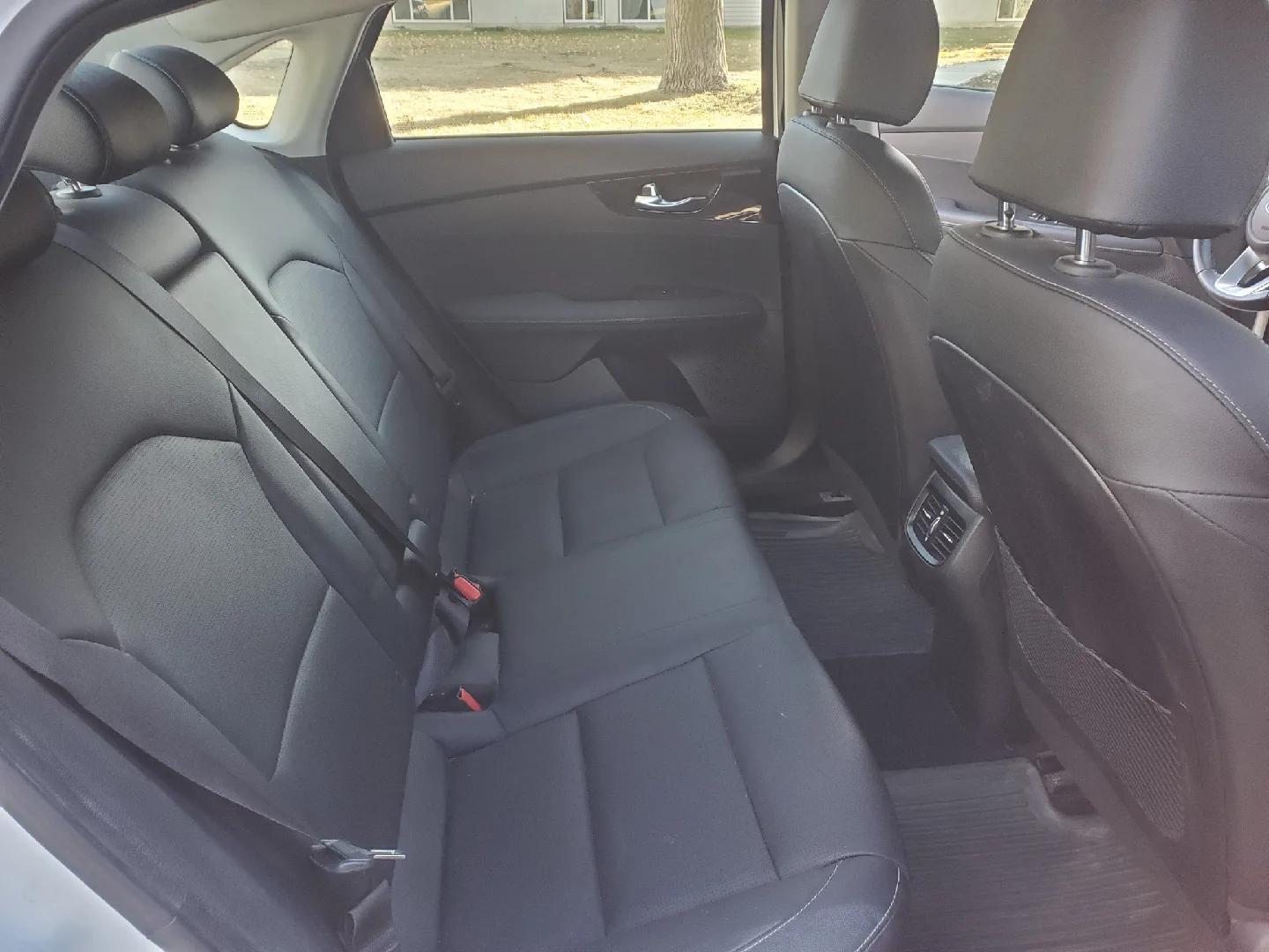 Kia Forte EX - White Sedan image indicator(10)