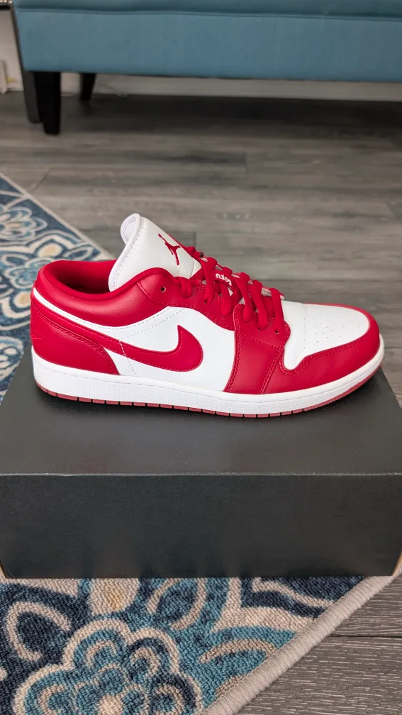 Nike Air Jordan 1 Low Red/White Size 10 image indicator(4)