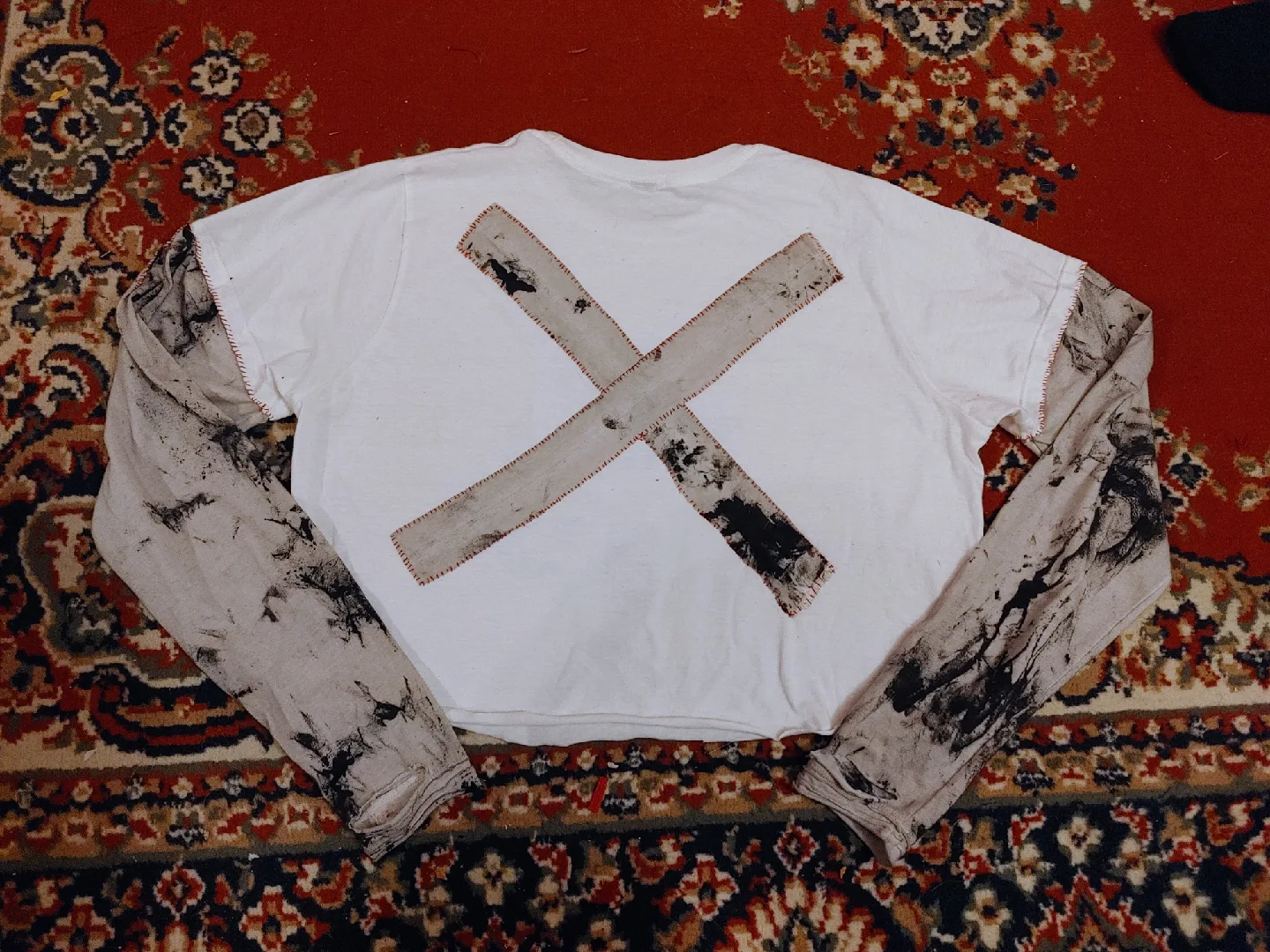 long sleeve creepy cat t-shirt image indicator(2)