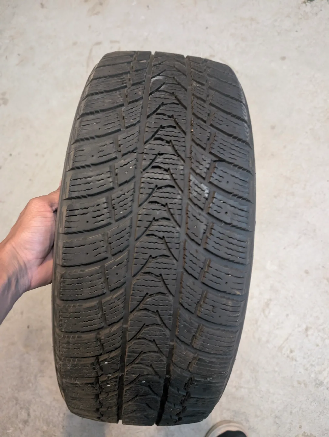 215/55R17 Minerva Eco Stud M+S Tire