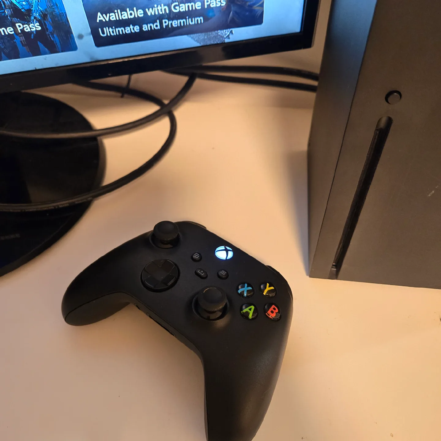 Xbox Series X (no scam). Like new in box, with controller. image indicator(3)
