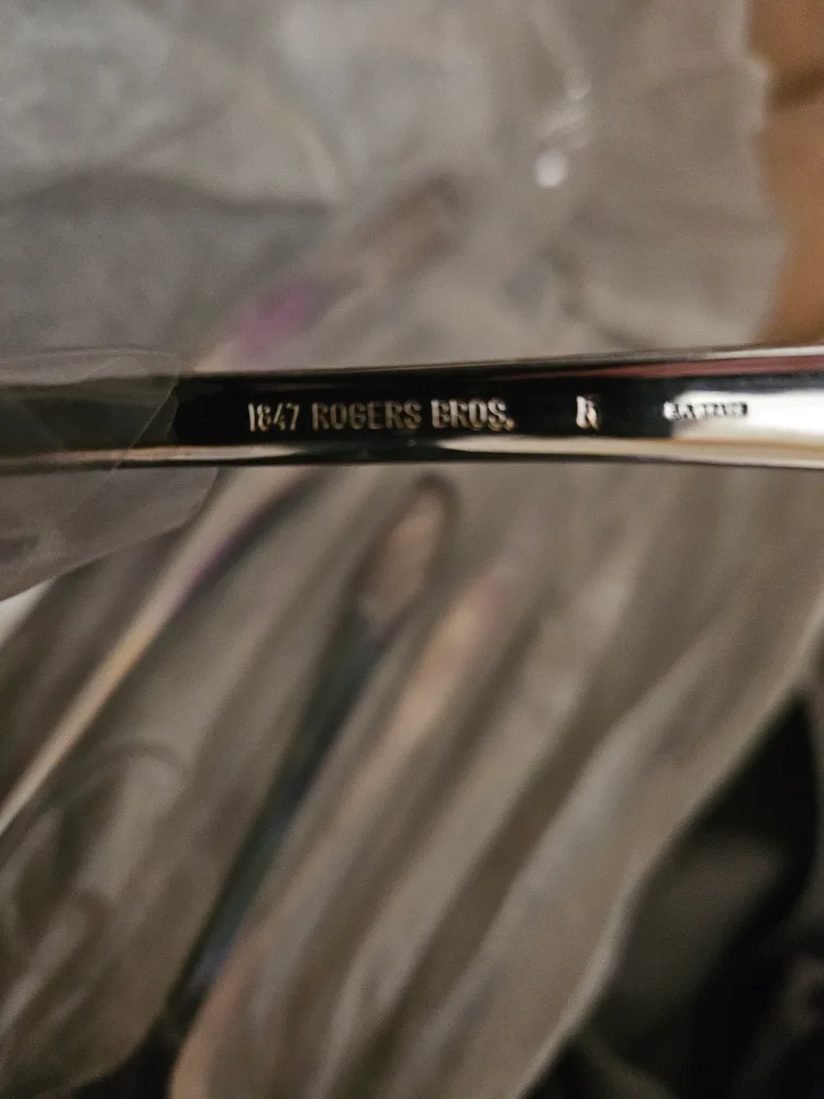 1847 Rogers Bros. Silverware Set image indicator(2)