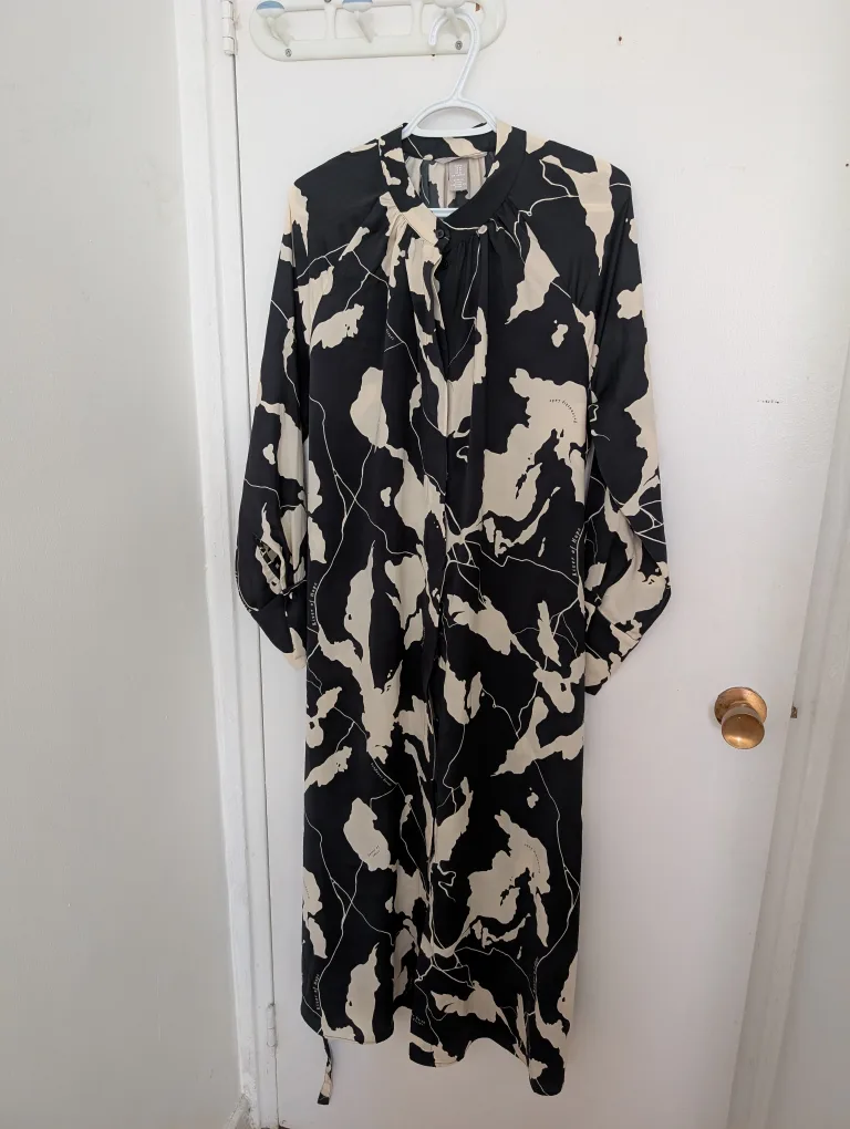 Black & White Dress image indicator(3)