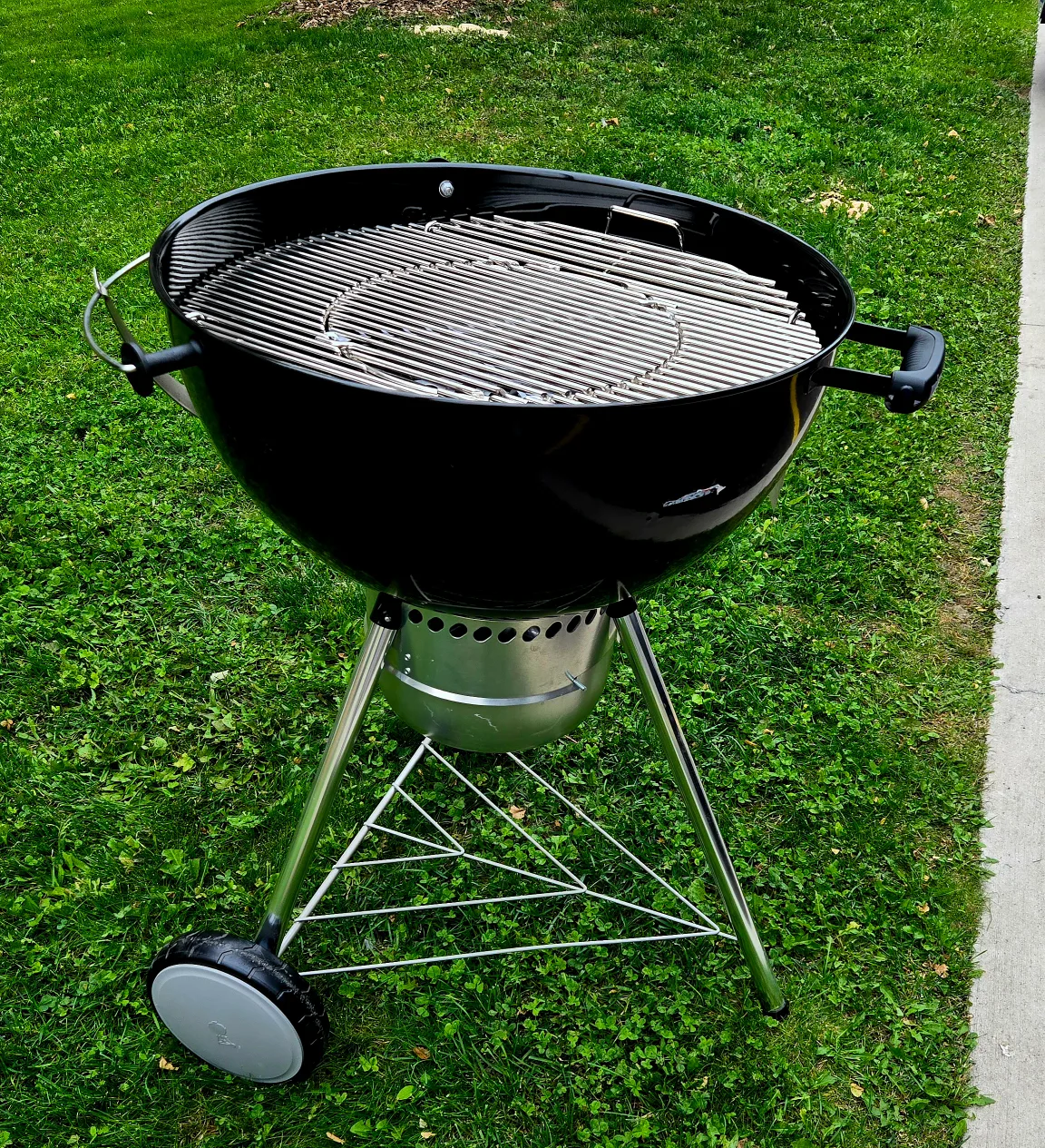 Weber Original Kettle Premium 22” Charcoal Grill image indicator(10)