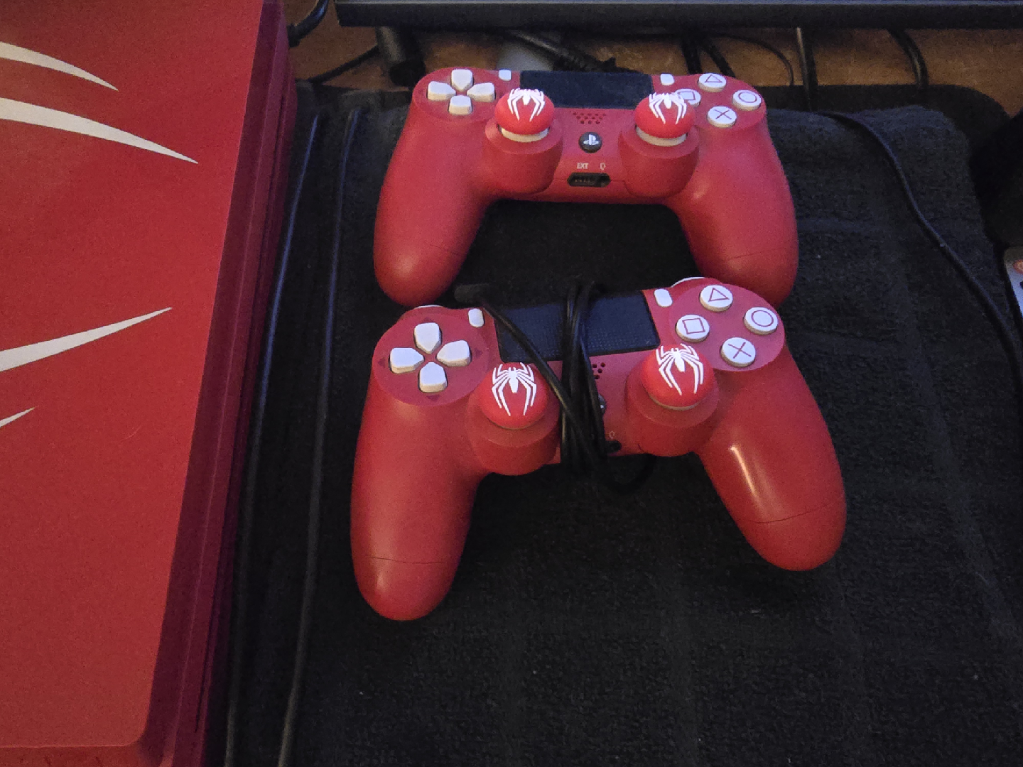 Ps4 Pro Spiderman edition with 2 controllers - photo 2