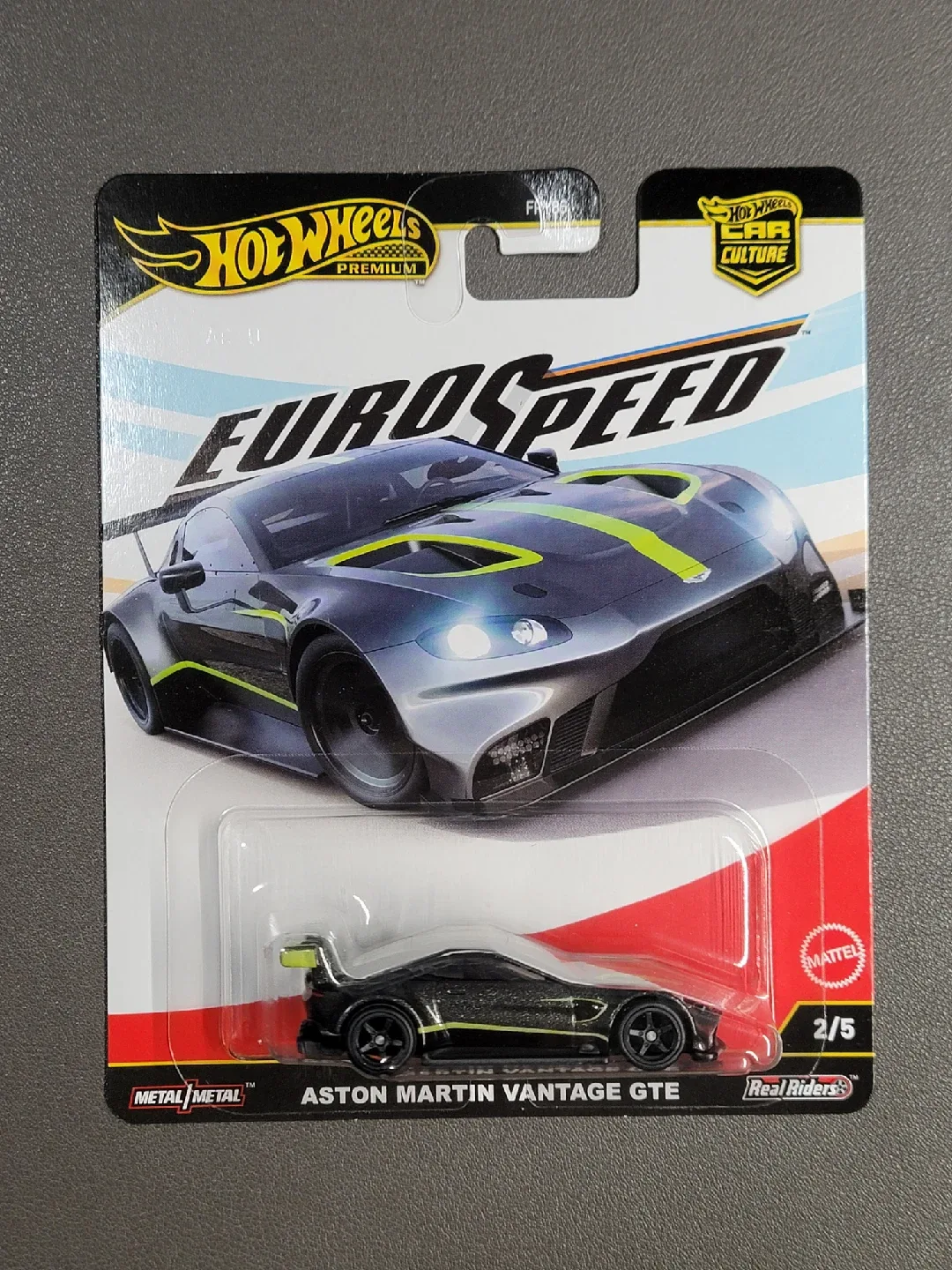 Hot Wheels Premium Eurospeed Aston Martin Vantage GTE 2/5 thumbnail