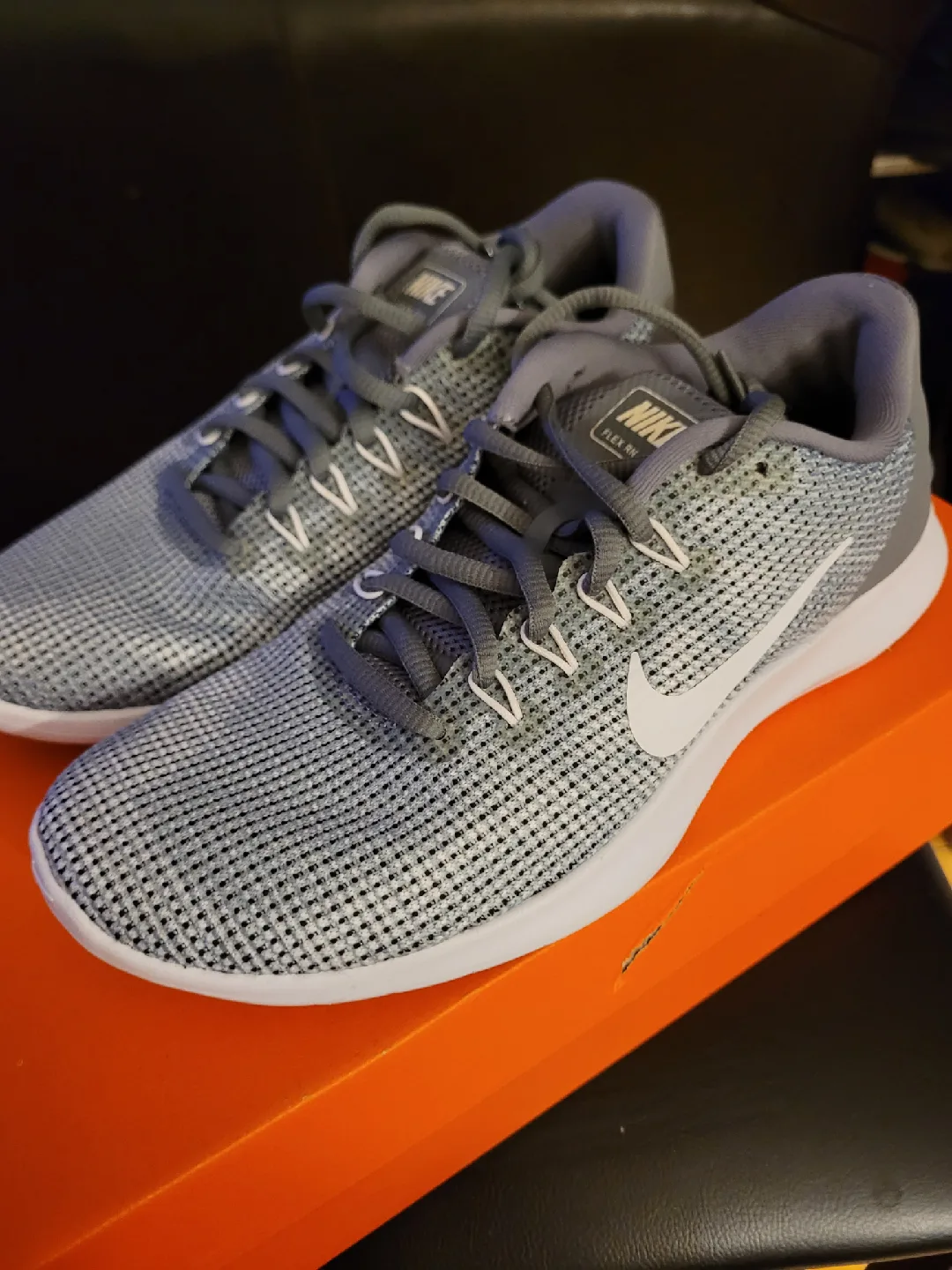 Nike Girl's Flex RN 2018 Running Shoes - Size 7.5 image indicator(4)