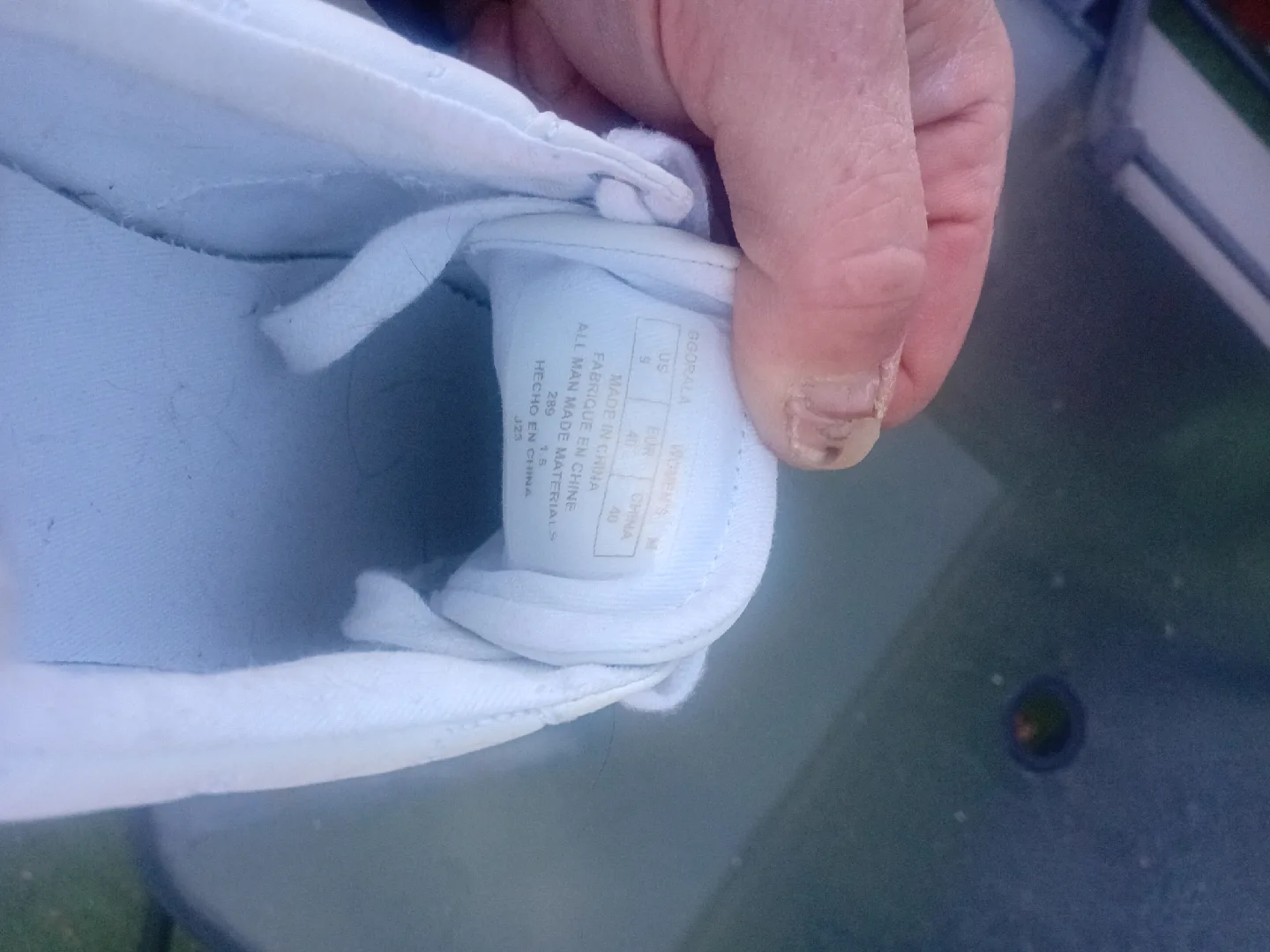 Brand new never Worn Womens size 9M Guess shoes image indicator(4)