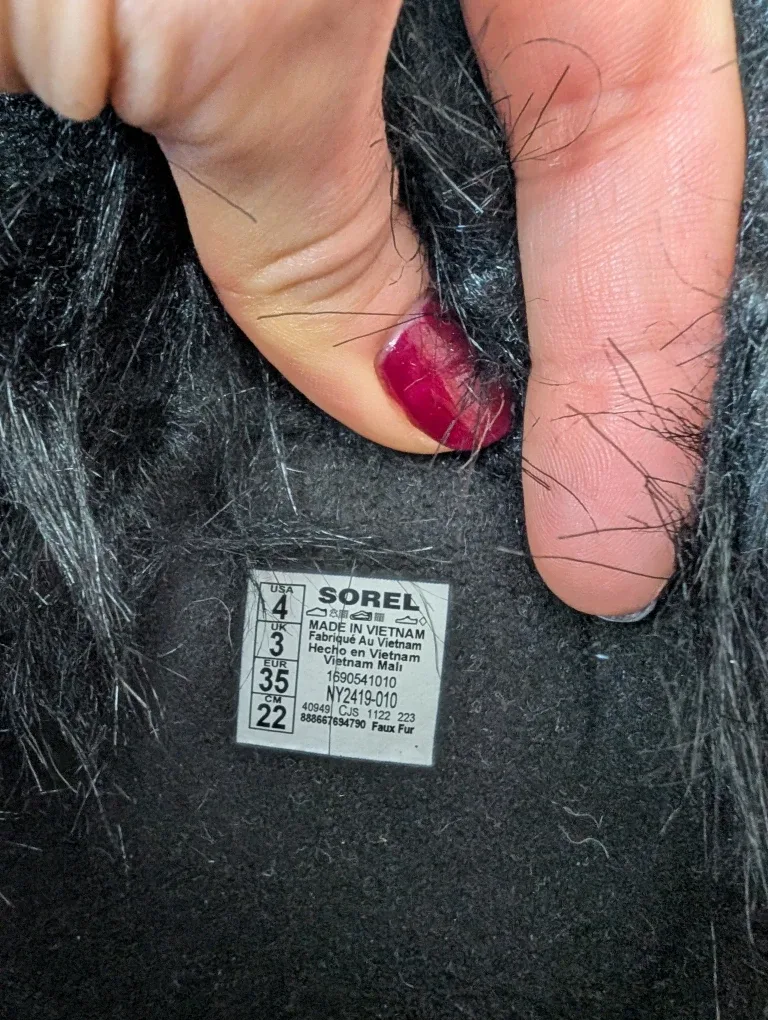 Sorel Black Winter Boots - Size 4 image indicator(2)