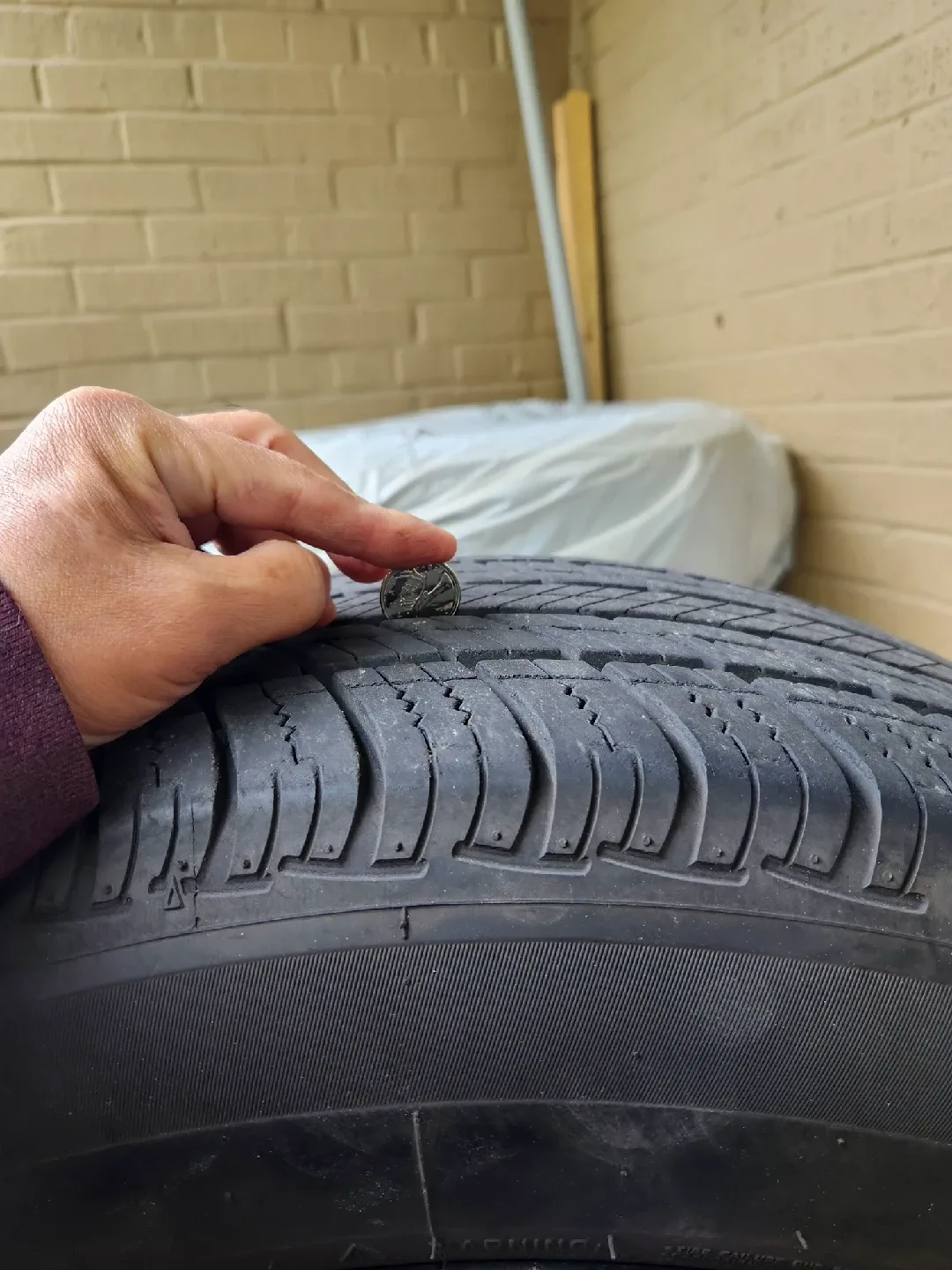 Black Alloy Wheel & Tire 245/60R18 image indicator(2)