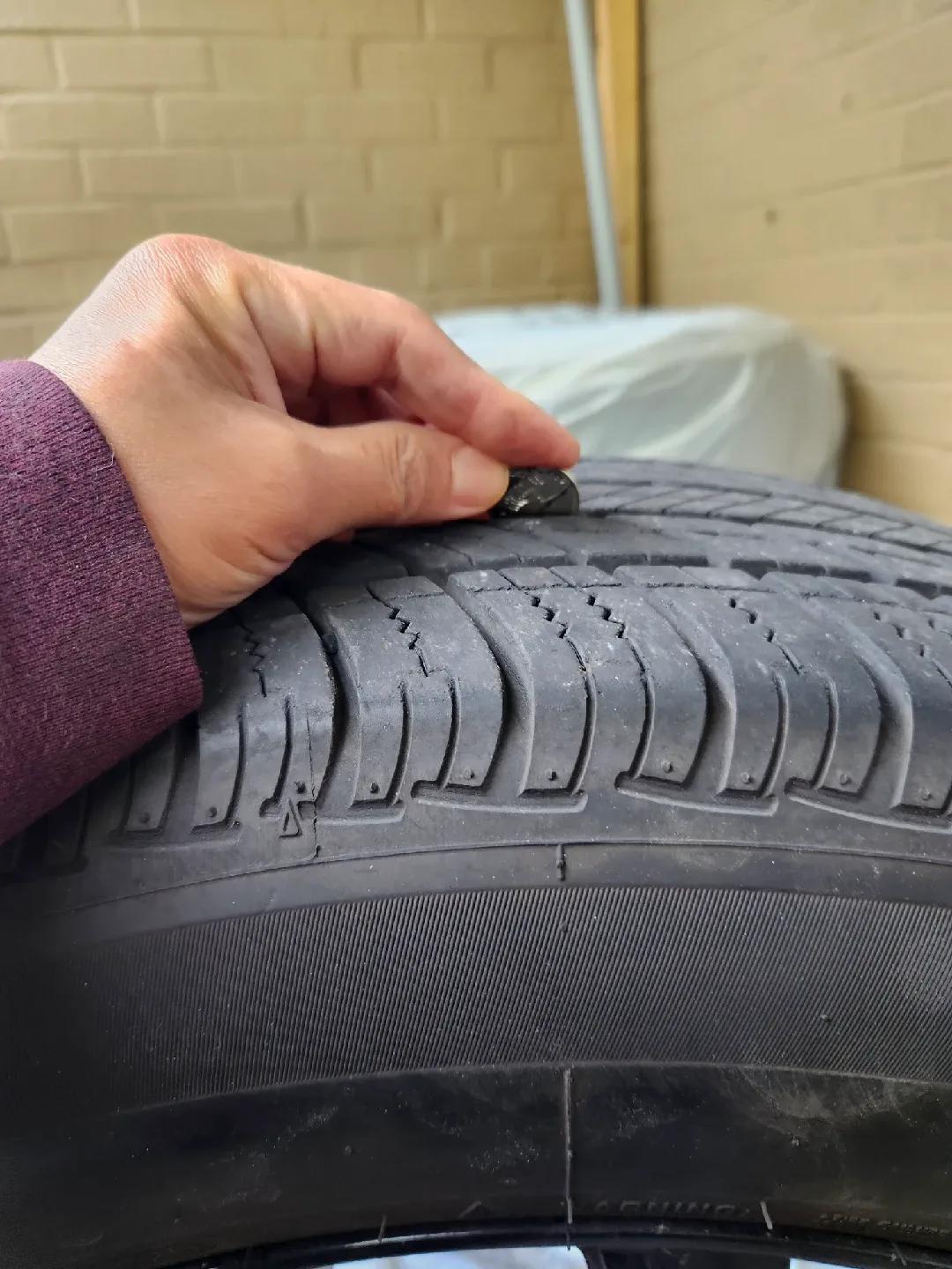 Black Alloy Wheel & Tire 245/60R18 image indicator(4)