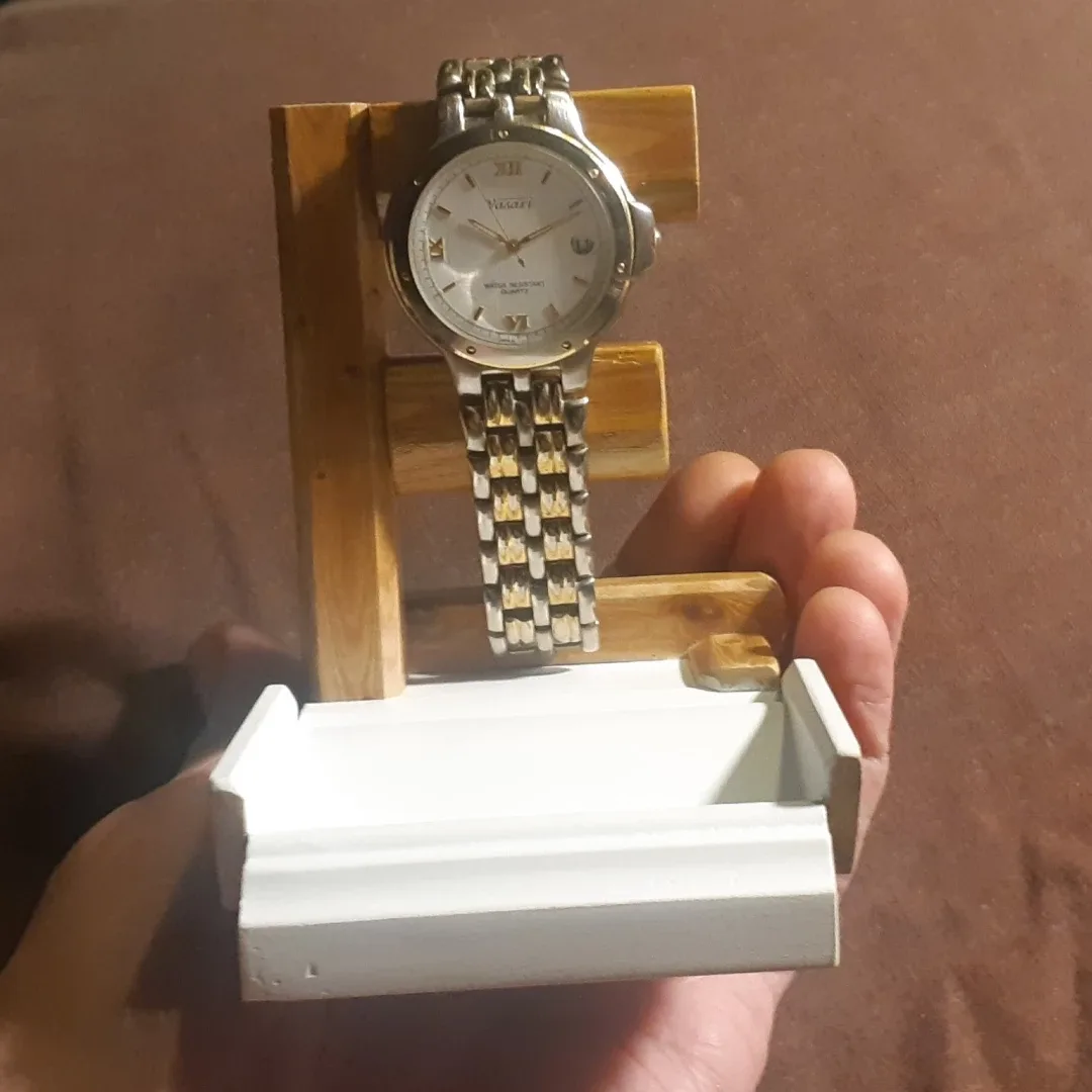 Wooden Watch Stand image indicator(5)