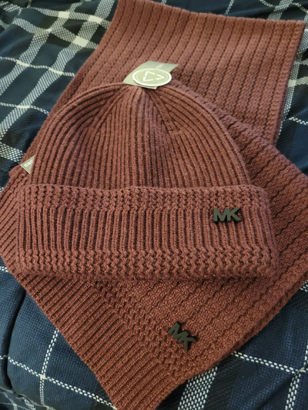 BNWT Michael Kors Burgundy Men's Beanie and Scarf Set