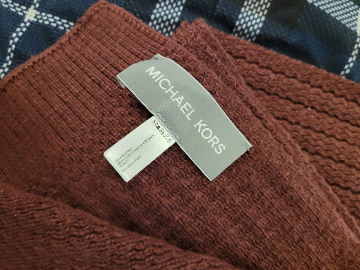 BNWT Michael Kors Burgundy Men's Beanie and Scarf Set - photo 5