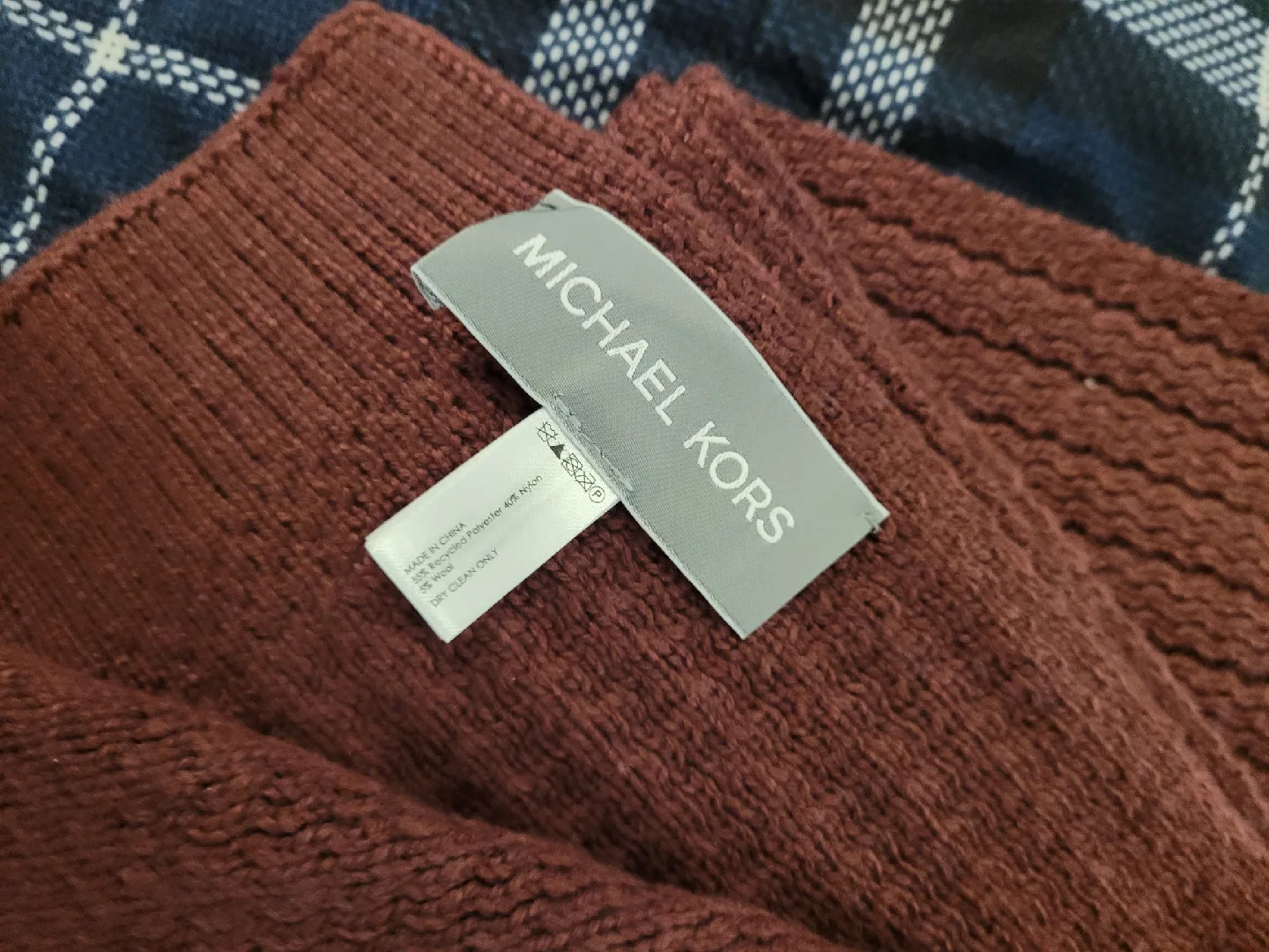 BNWT Michael Kors Burgundy Men's Beanie and Scarf Set image indicator(5)