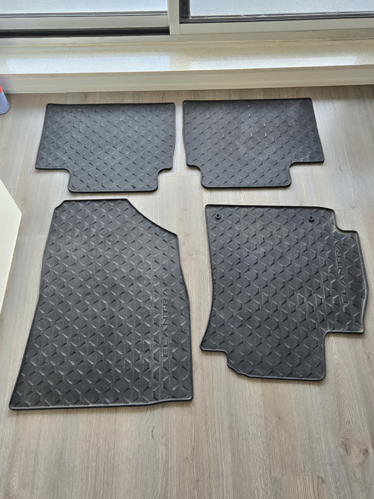 Hyundai Elantra 2025 Winter Mats - Black