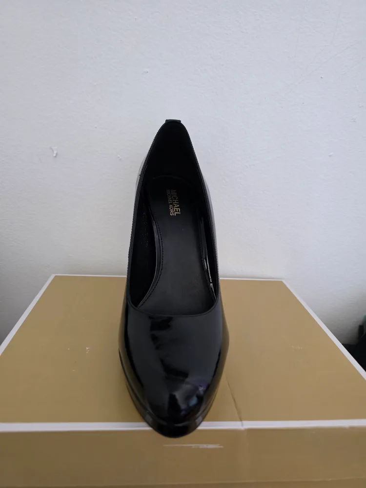 Michael Kors Black Patent Leather Heels image indicator(5)