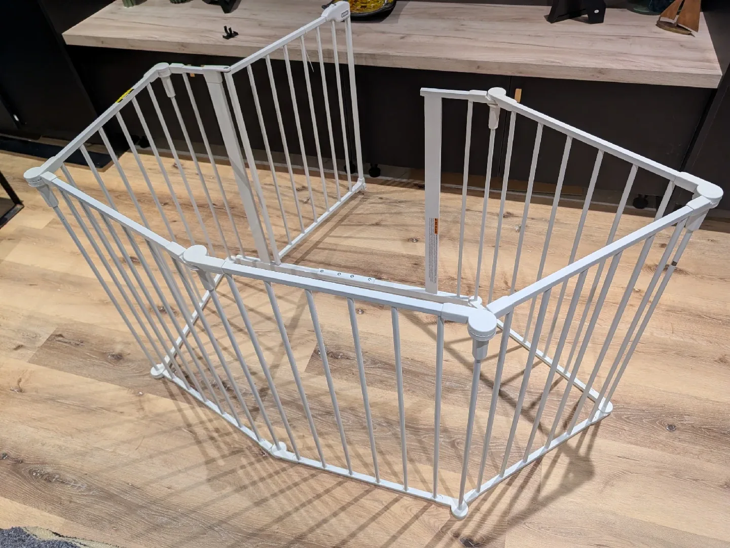 Regalo - 130-Inch 2-in-1 Super Wide Adjustable Baby Gate image indicator(3)