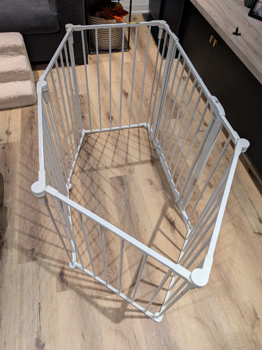 Regalo - 130-Inch 2-in-1 Super Wide Adjustable Baby Gate image indicator(5)