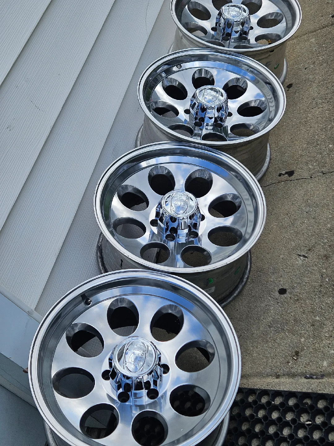 Chrome Wheels - Set of 4 image indicator(5)