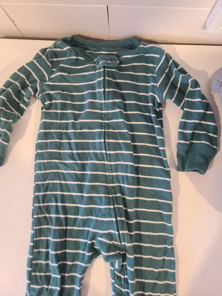 6 Baby Sleepers - 9 months image indicator(6)