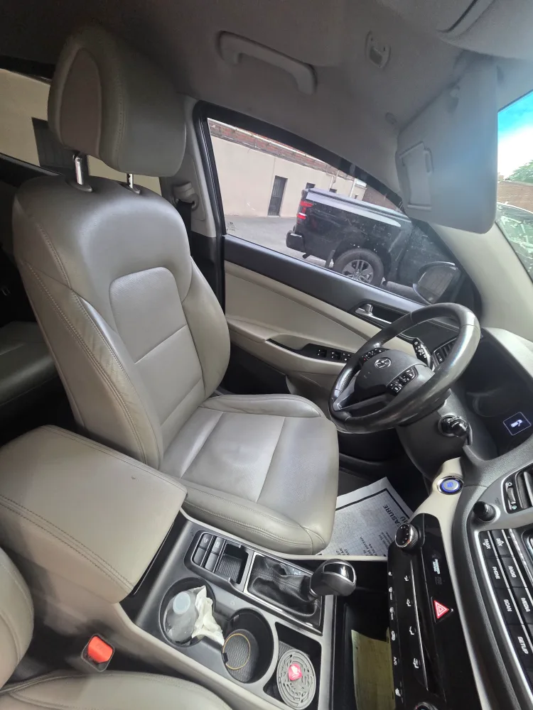 hyundai tucson 2016 sport titulo limpio $8900  123000 MILLAS image indicator(8)