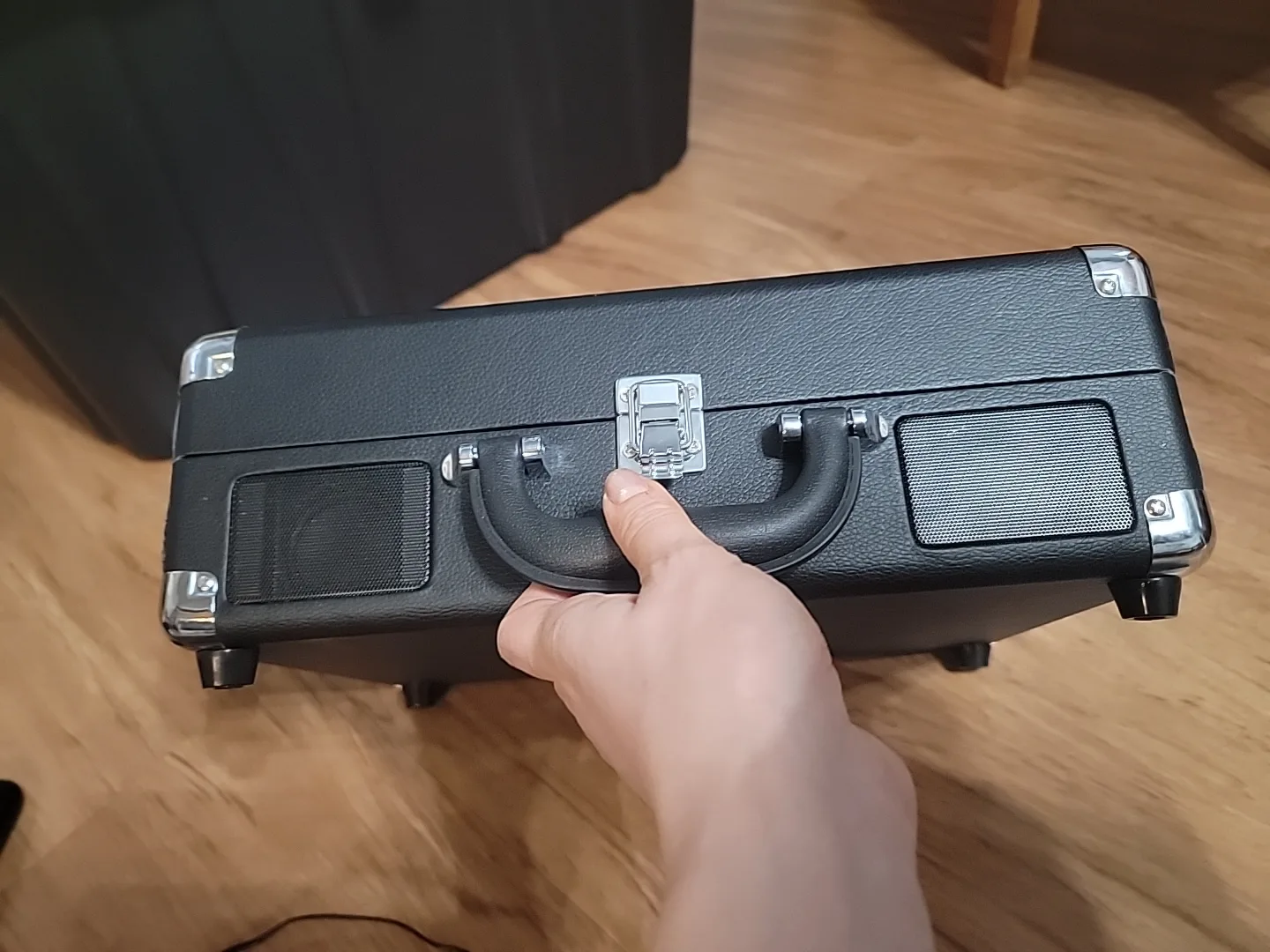 Victrola Vintage Suitcase Turntable image indicator(6)