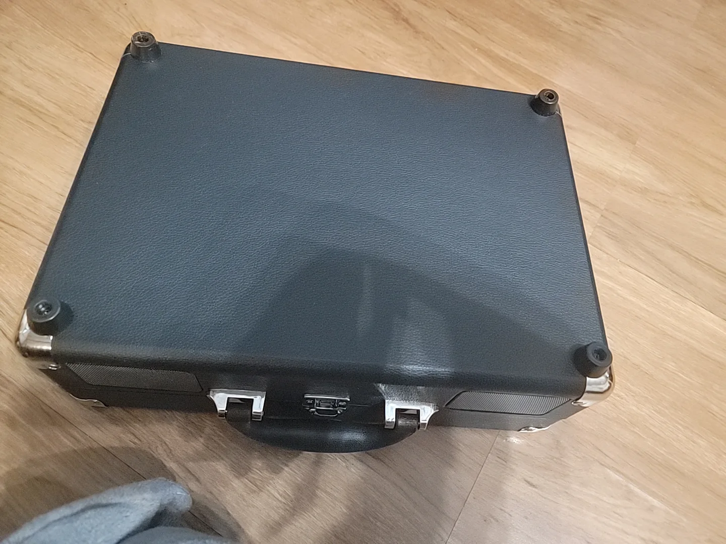 Victrola Vintage Suitcase Turntable image indicator(9)