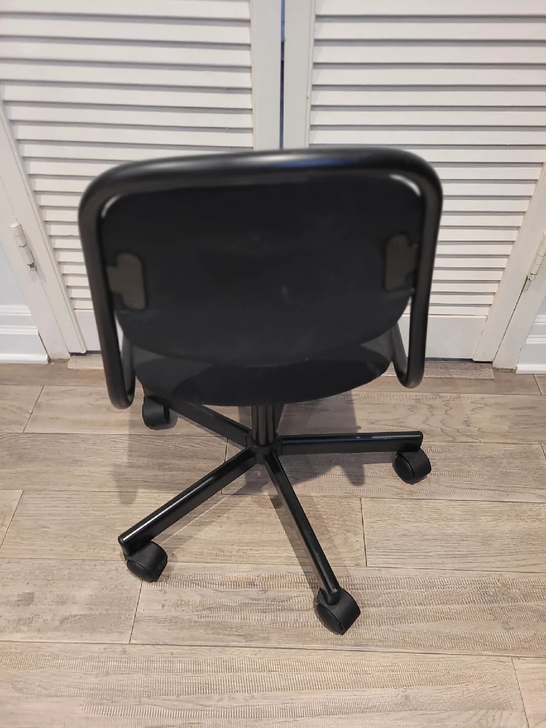 Small (kids) office Black Chair image indicator(2)