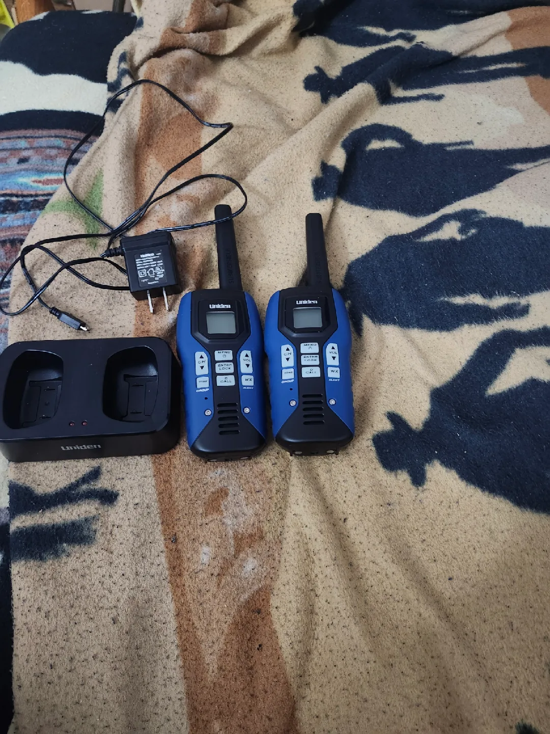 Uniden Submersible Two-Way Radios image indicator(2)