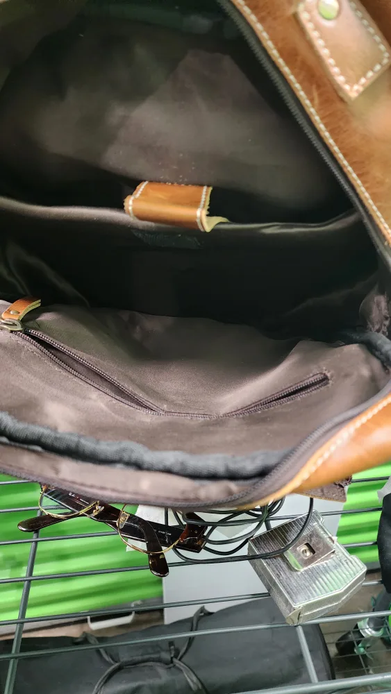 Brown Leather Backpack image indicator(3)