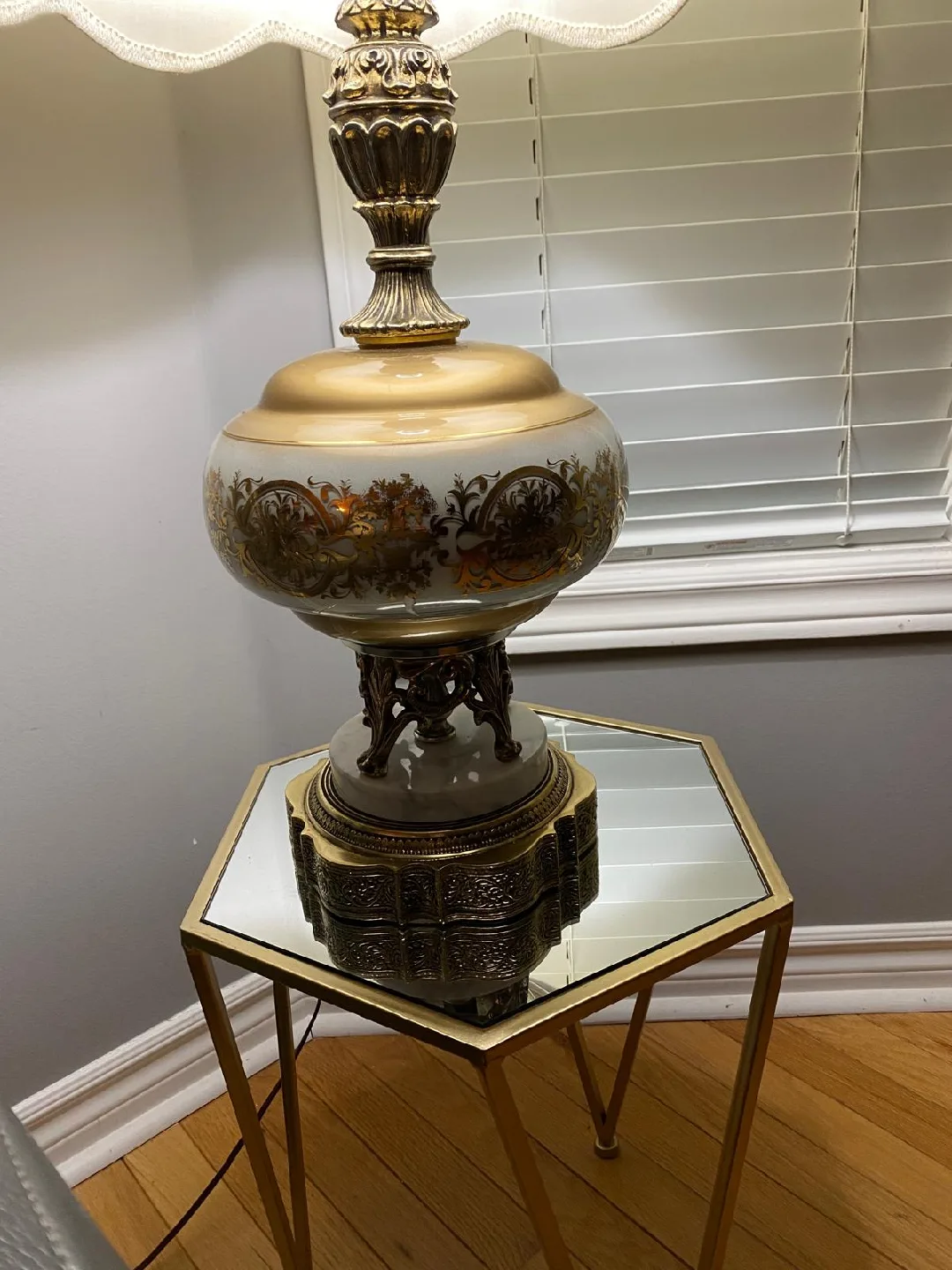 Antique Table Lamp with Floral Shade image indicator(4)