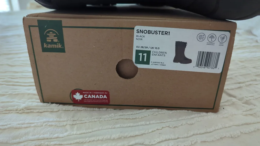 Kamik SNOBUSTER1 Boots Size 11 & Winter Jacket image indicator(3)