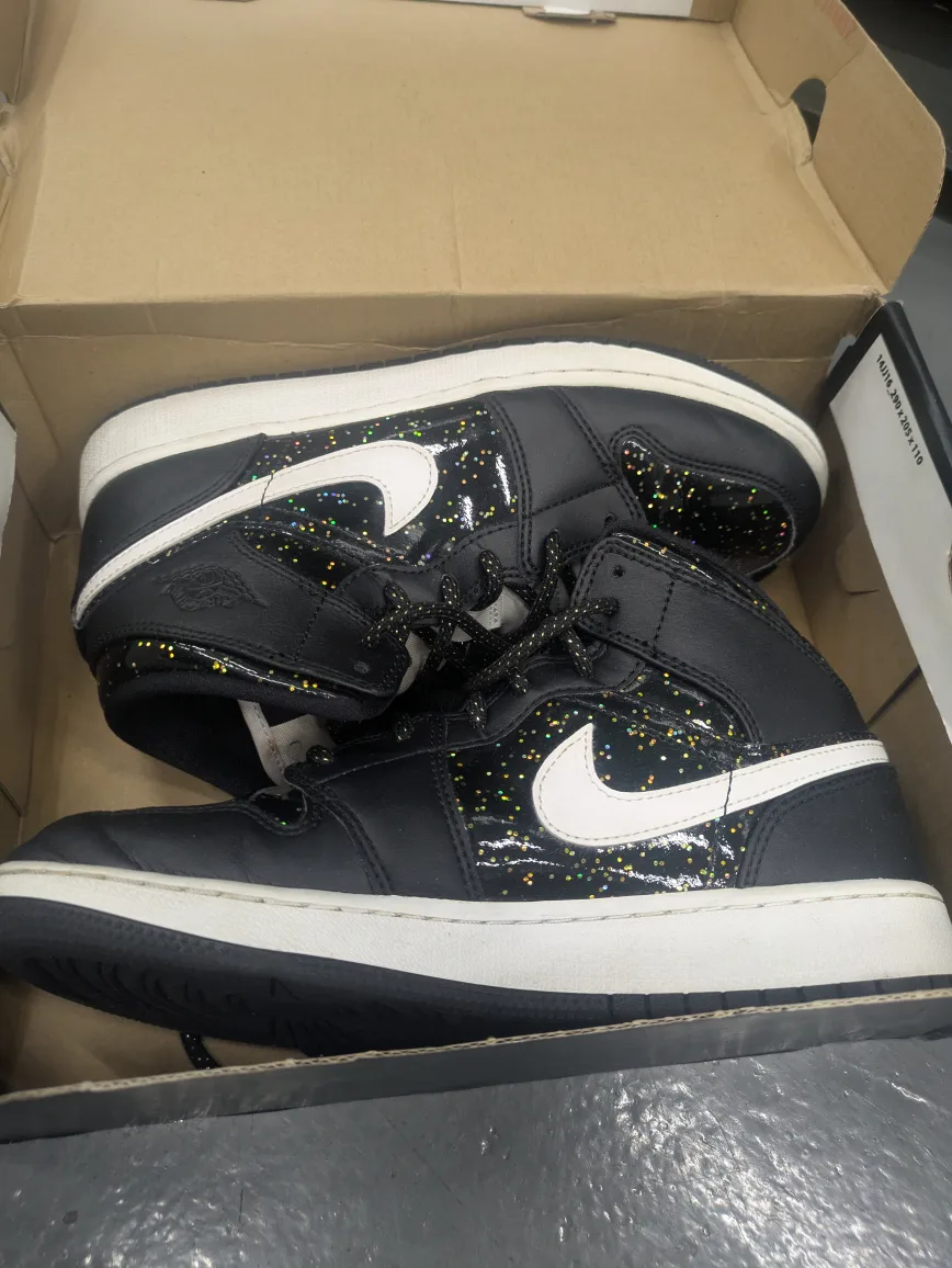 Air Jordan 1 Mid SE Black/White Glitter Size 5 image indicator(3)