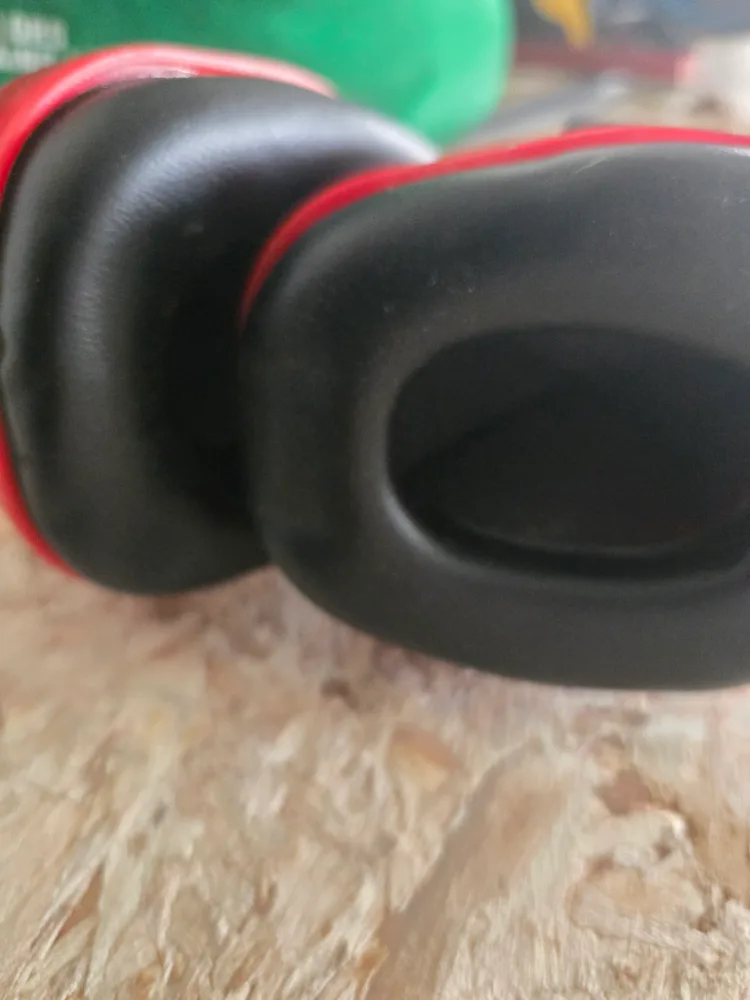 Red Earmuffs image indicator(5)