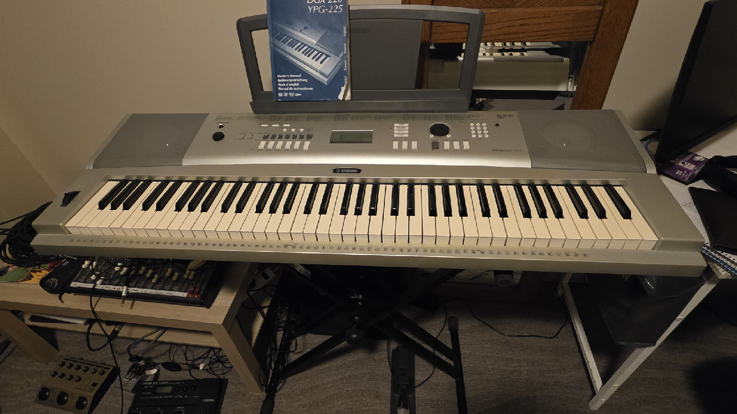 Yamaha Portable Grand DGX-220 Keyboard - photo 2