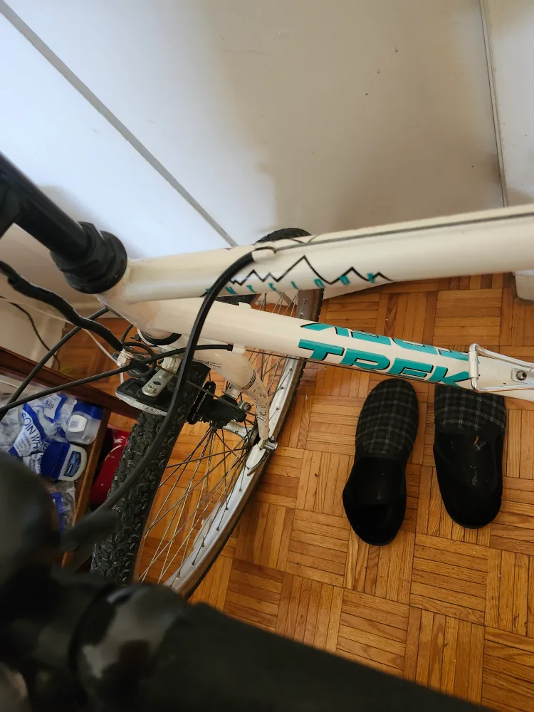 Trek 830 Mountain Bike image indicator(2)