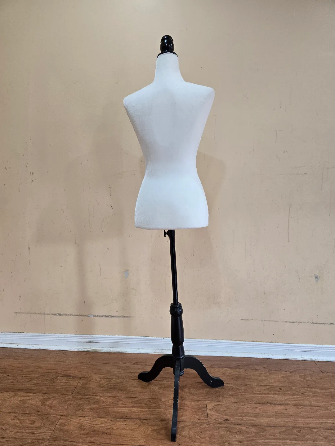 Adjustable Height Mannequin Torso Dress Form image indicator(2)