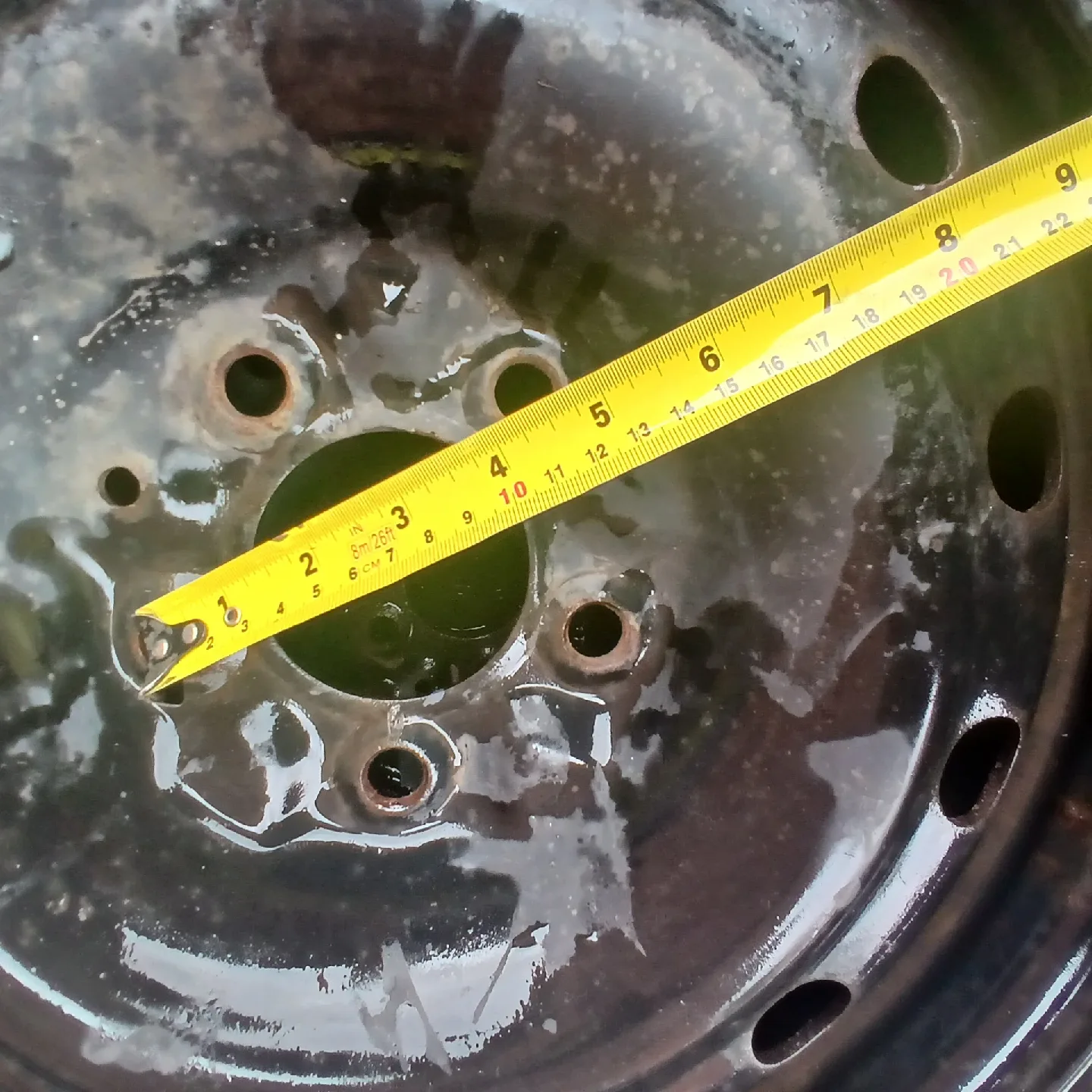 Goodyear Ultra Grip Winter Tire P225/60R16 with Steel  Rims image indicator(3)