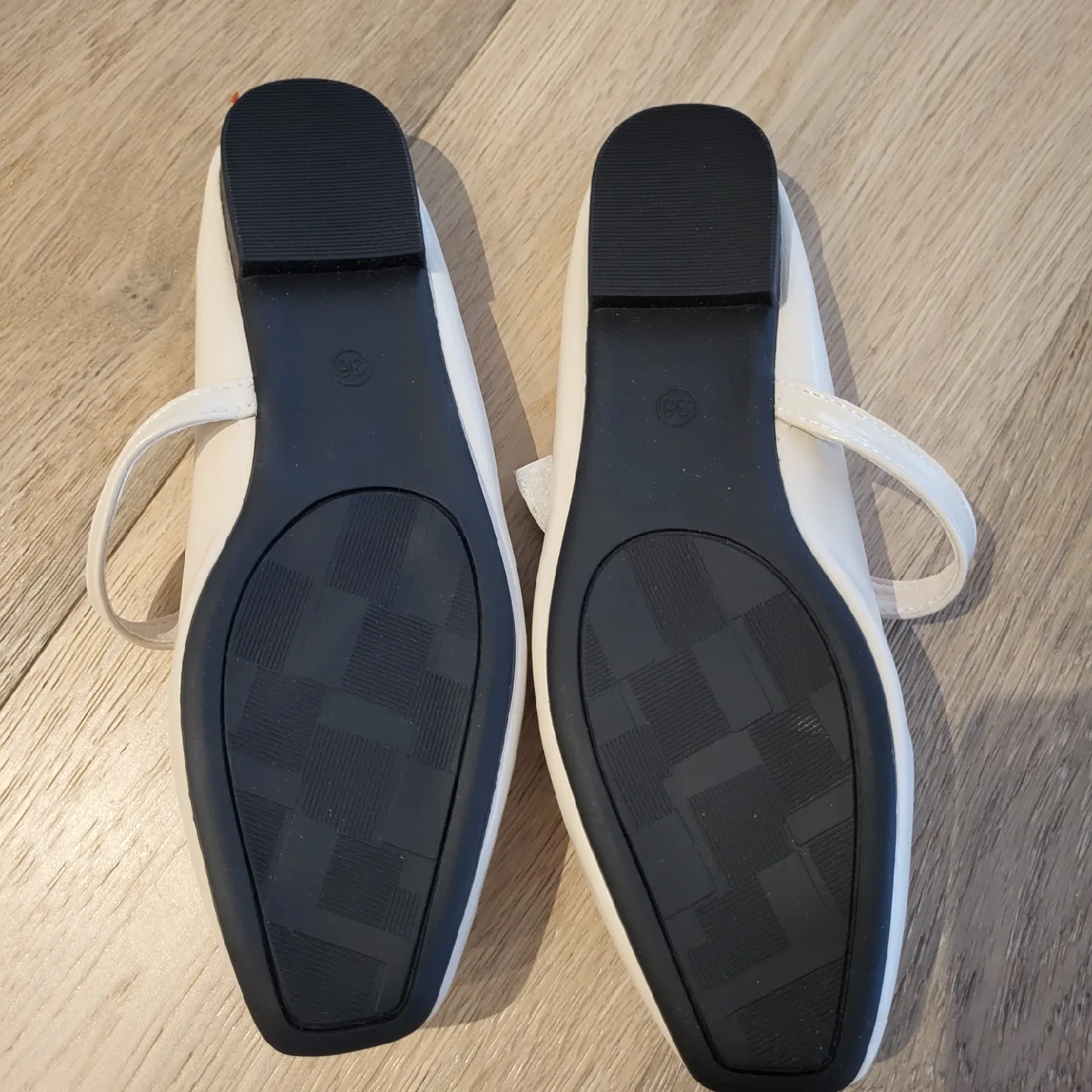 Cream Mary Jane Style Flats - Size 36 image indicator(4)