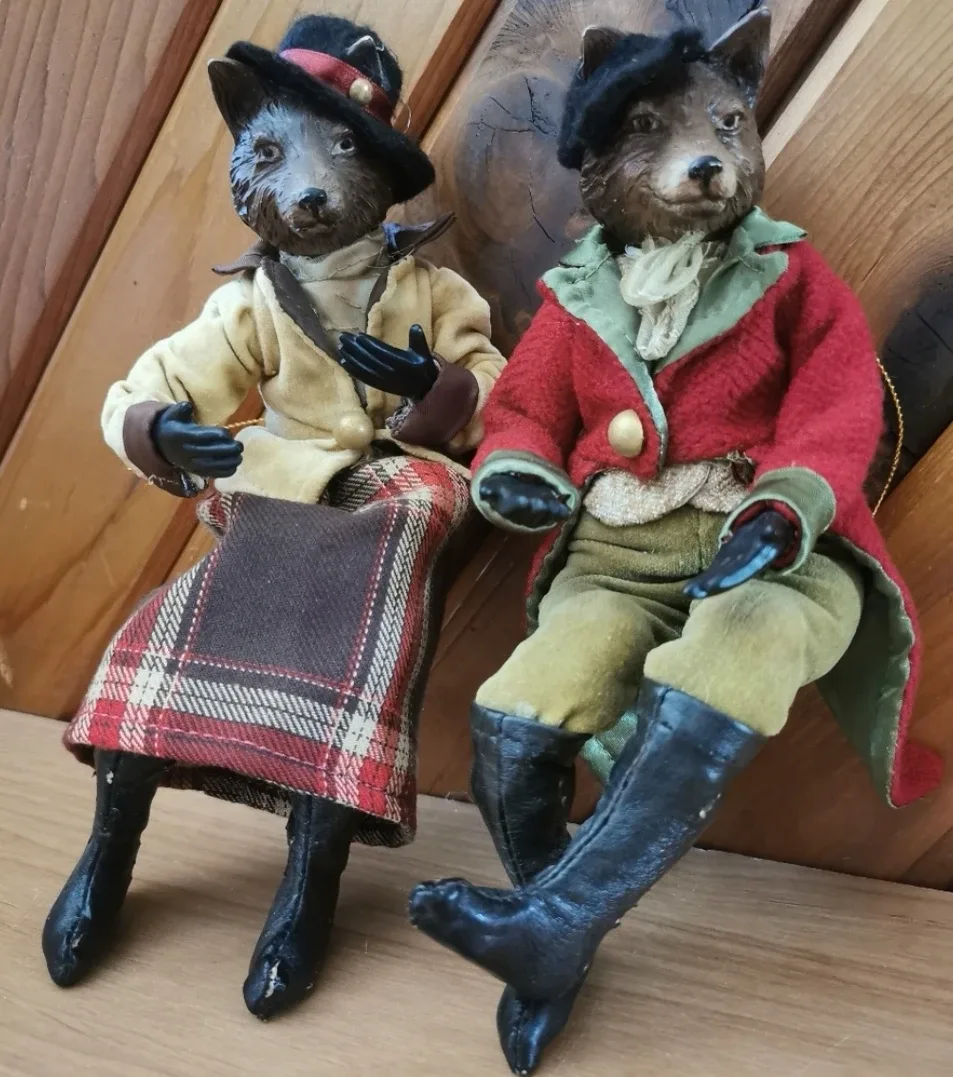 Vintage Theatrical Wolves image indicator(3)