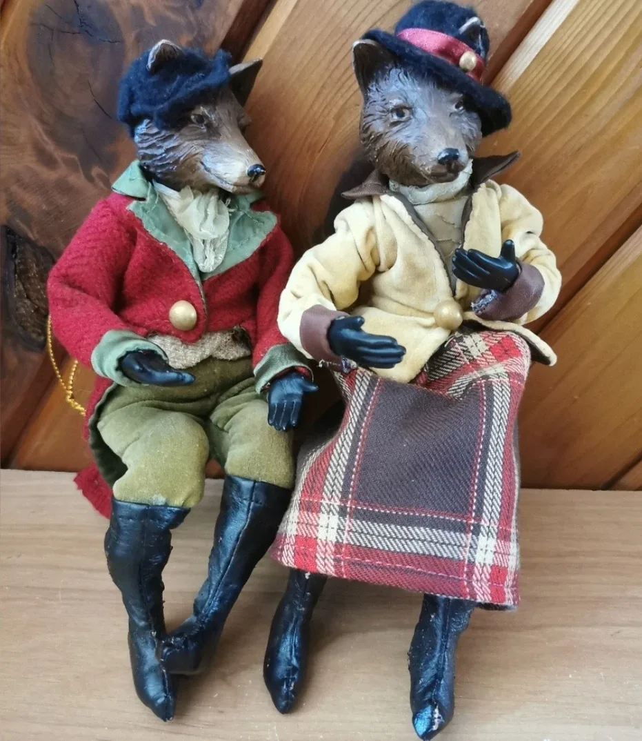 Vintage Theatrical Wolves image indicator(6)