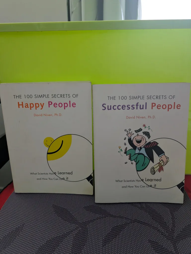 The 100 Simple Secrets of Happy People by David Niven thumbnail